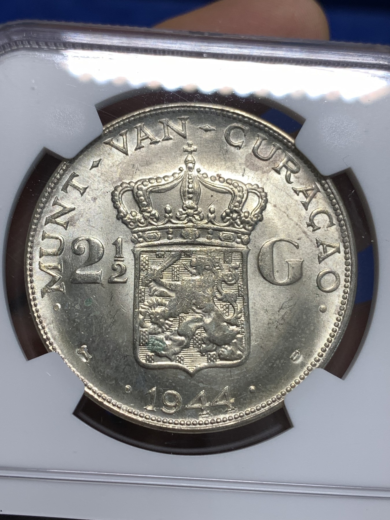 《竞宝斋》第219场-周日，周一 2场 (全场包邮) NGC MS62 荷属库拉索1944D女王威廉明娜2.5盾银币