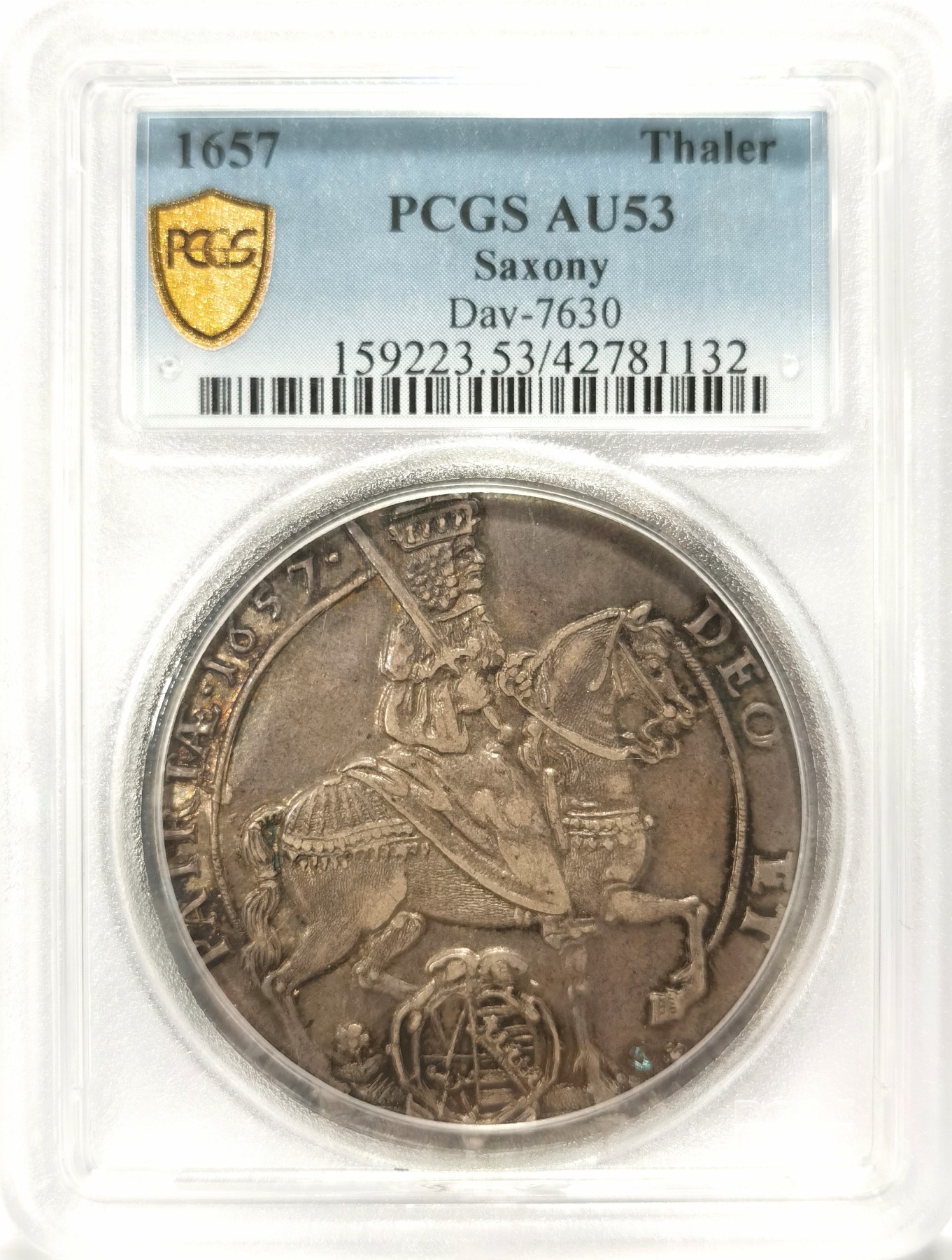 博洋堂【北京钱博会拍卖周】精品专场暨第54期（全场包邮） PCGS AU53 1657年德国萨克森马剑泰勒。萨克森泰勒系列名誉品种之一。此枚打制极佳，无弱打，马剑面马毛纤毫毕现，明显低评的一枚。正反满黑色五彩包浆年代感极强，视觉效果极佳。PCGS特制加厚盒手感也非常好，沉甸甸的一枚。2021年麦稀奇同分成交价8555元