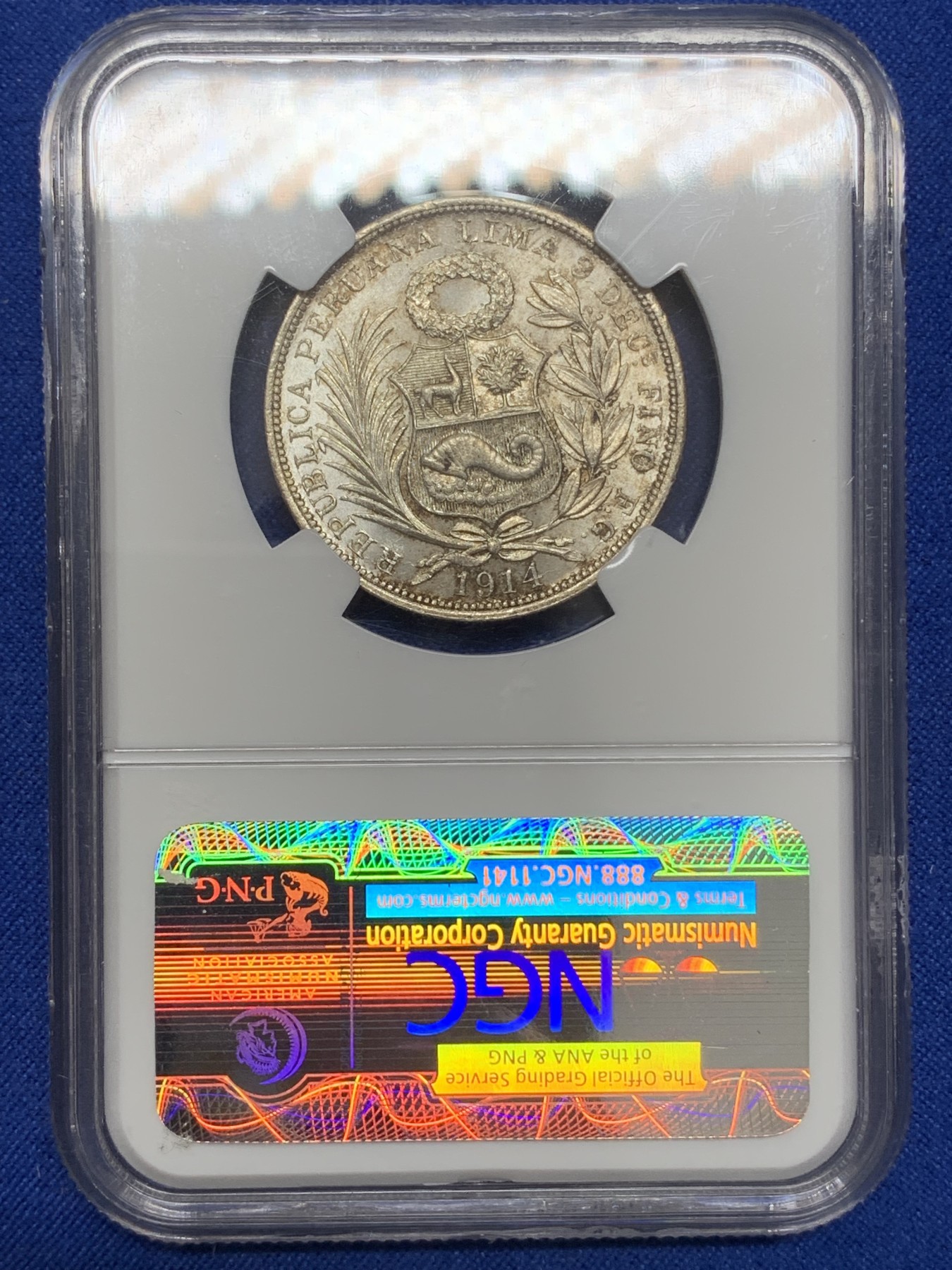 《竞宝斋》第219场-周日，周一 2场 (全场包邮) NGC-MS63 1914年秘鲁1/2索尔坐人女神银币，半圆大小，经典坐人设计。霜银暴光，底板有镜面感。老盒好品质，光度不输64。