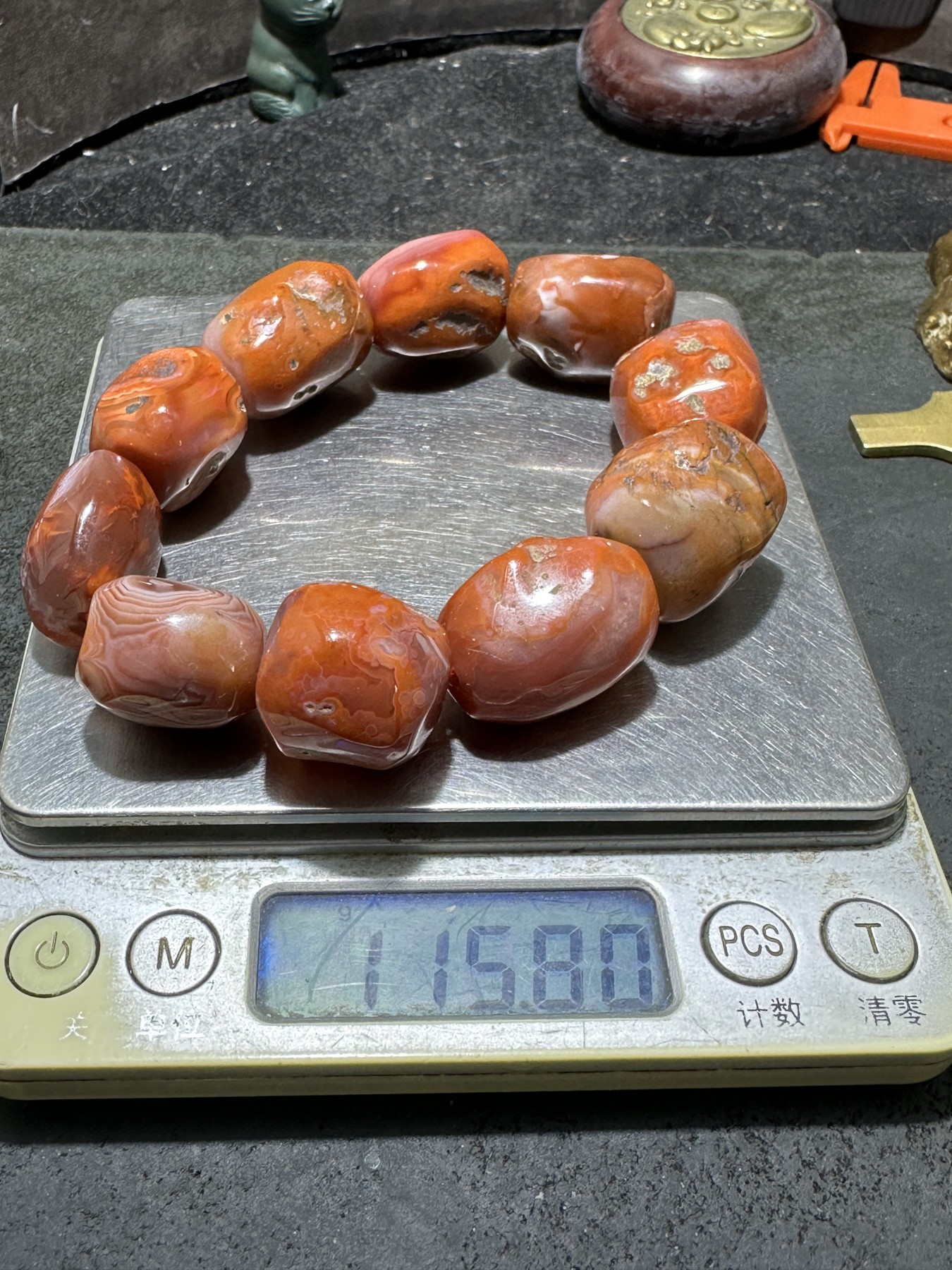 川料南红玛瑙原皮随形大手串一条，