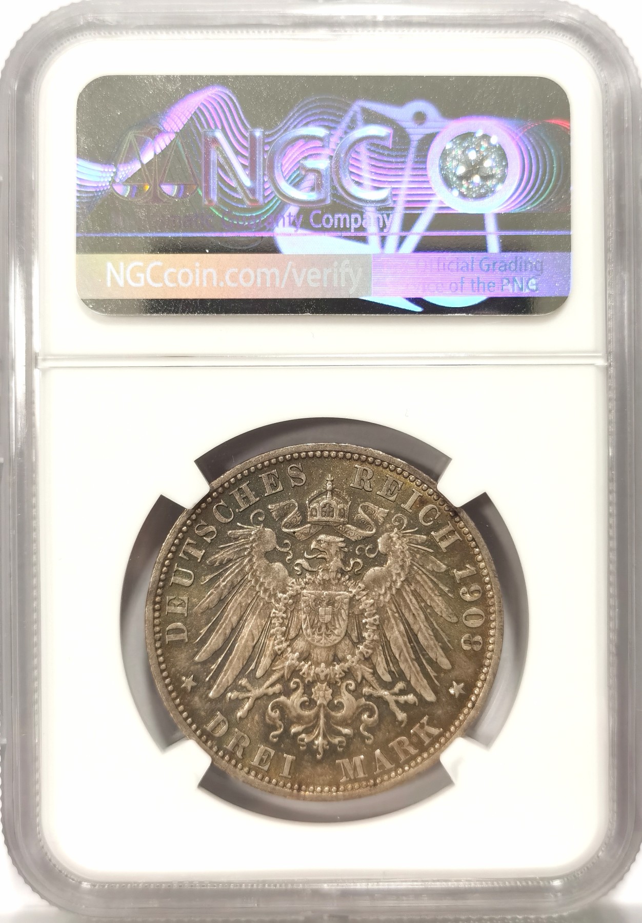 博洋堂【北京钱博会拍卖周】精品专场暨第54期（全场包邮） NGC MS64 1908年德国巴伐利亚奥托像3马克银币。鹰面满黑色五彩包浆，底板极佳，欧洲纸袋黑彩，视觉效果极其震撼。2021年10月SBP63分成交价132美元