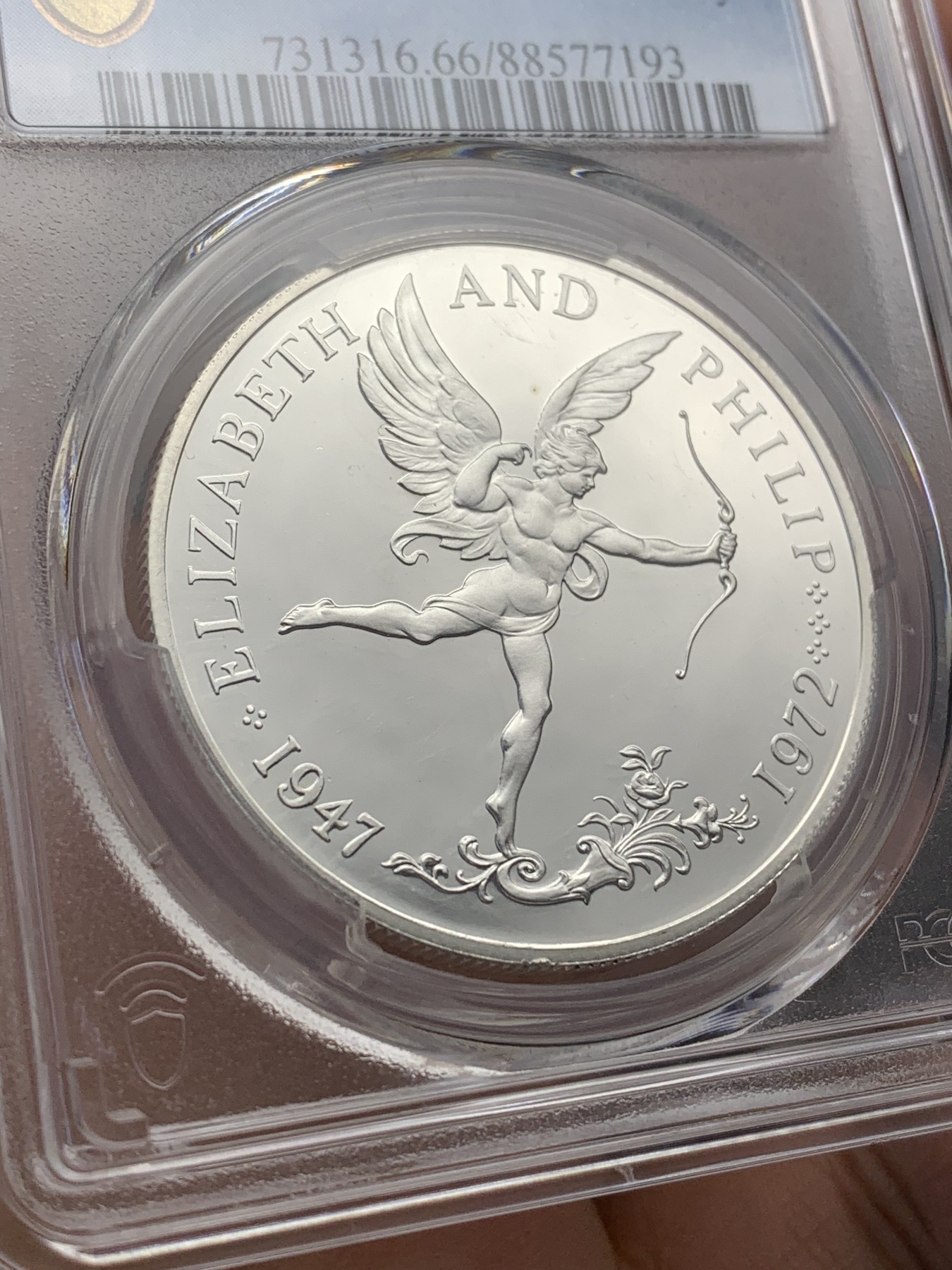 《竞宝斋》第219场-周日，周一 2场 (全场包邮) 亚军分 PCGS PR66 1972根西岛英女王银婚纪念25便士精制银币 盒子背面支撑有磕