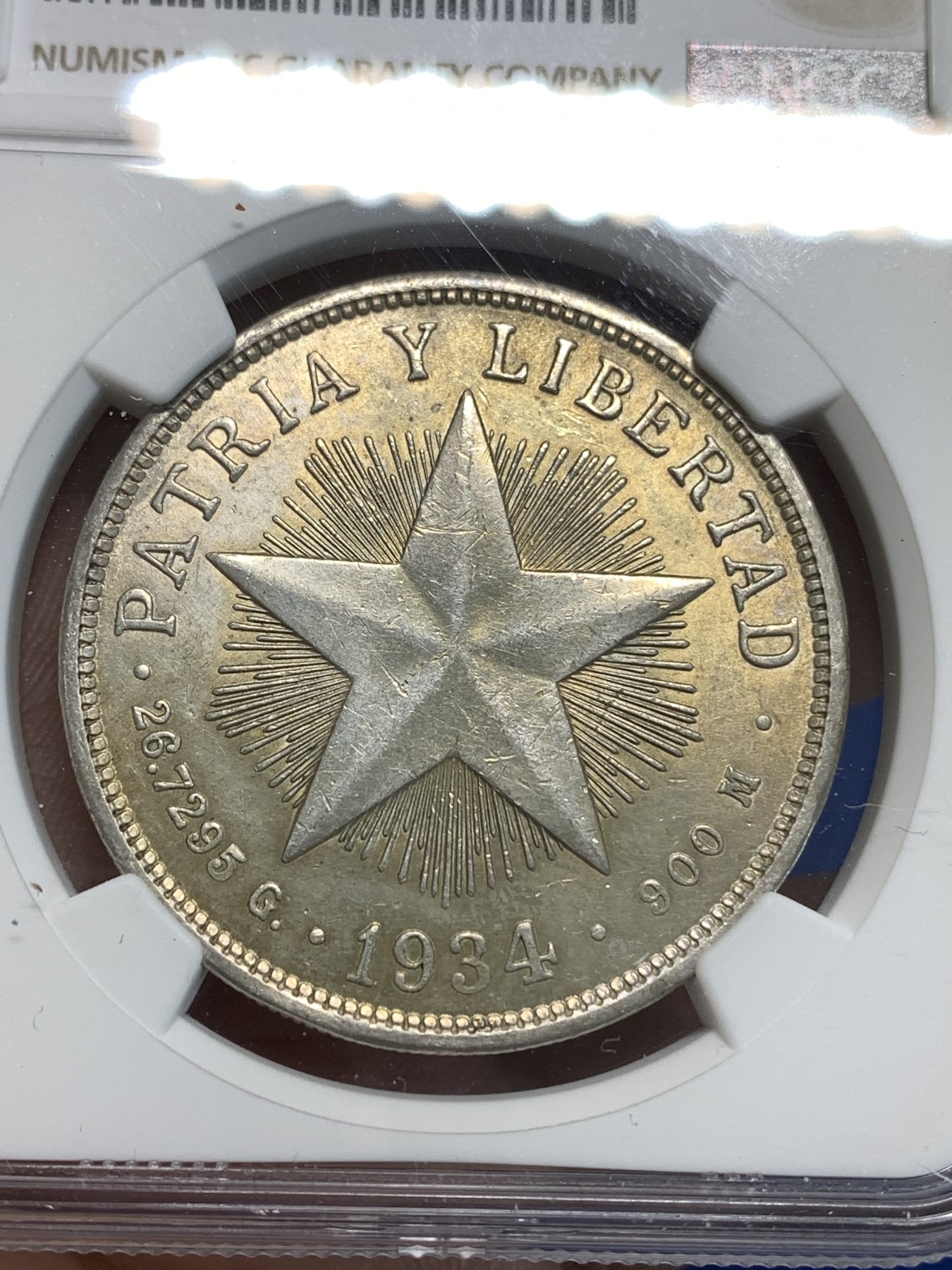 《竞宝斋》第219场-周日，周一 2场 (全场包邮) NGC- UNC古巴 1934年 star type 大五星1比索 银币