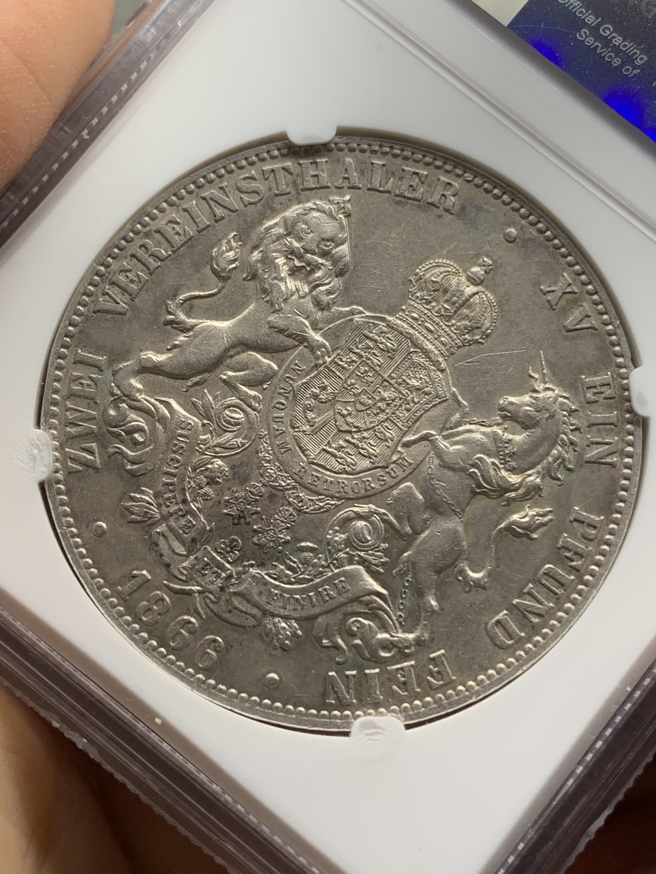 《竞宝斋》第219场-周日，周一 2场 (全场包邮) NGC-AUD 1866年 德国 德邦汉诺威狮马抱盾2泰勒大银币  铸造量仅37658枚，是最少的一年