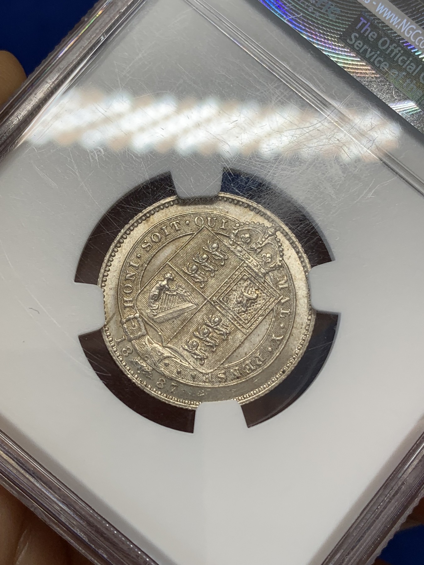 《竞宝斋》第219场-周日，周一 2场 (全场包邮) NGC MS63 英国1887年 维多利亚高冠1先令银币