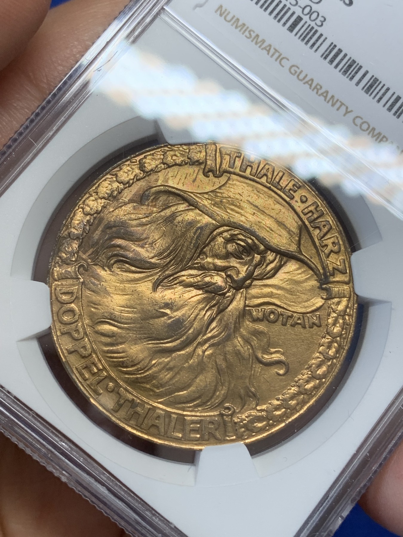 《竞宝斋》第219场-周日，周一 2场 (全场包邮) NGC-AUD 1923年德国紧急状态时期，塔勒哈茨地区2泰勒也被称作6马克，背面题材为哈茨山山涧以及布伦希尔德的德国神话故事，设计的非常精美