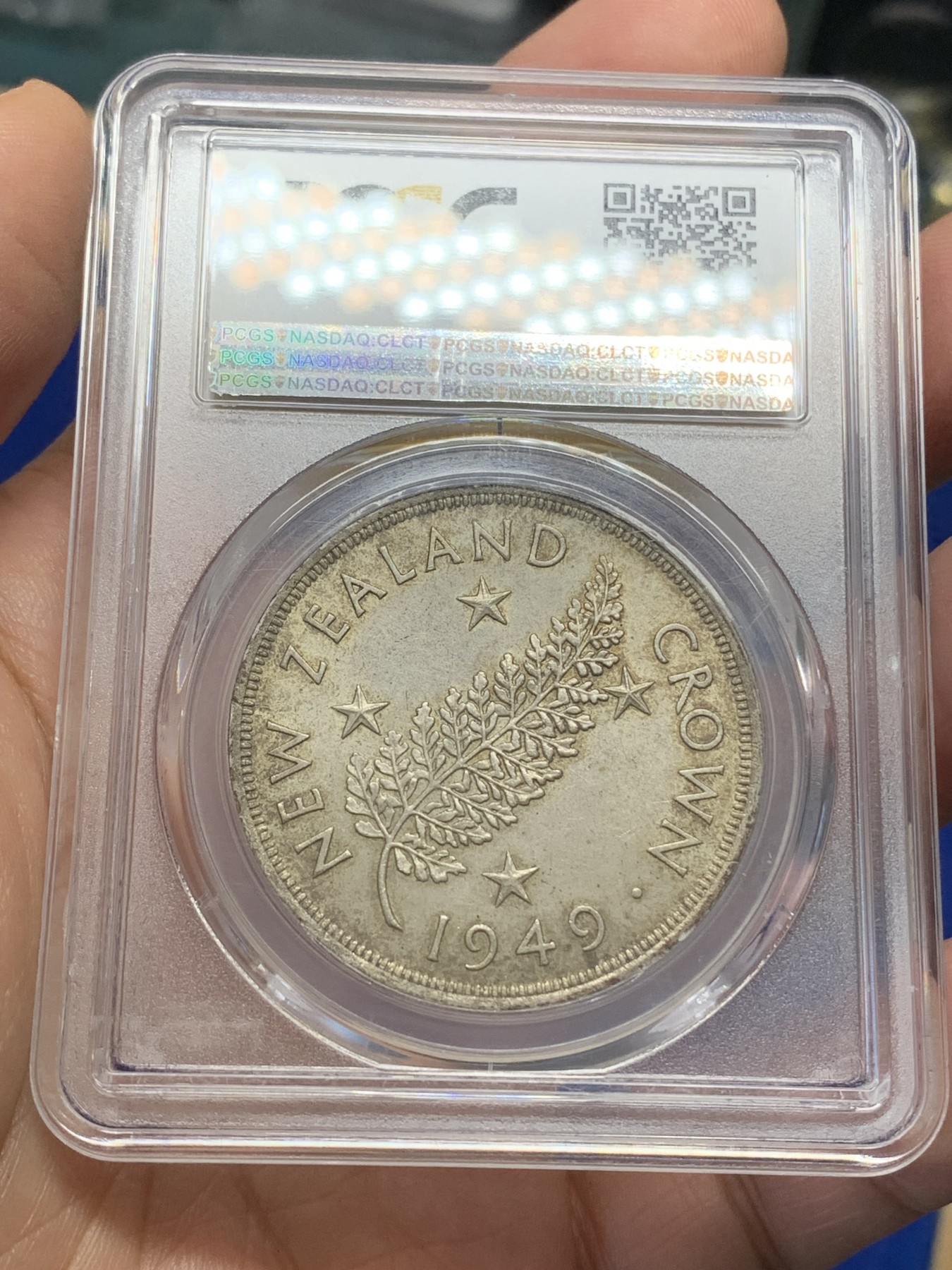 《竞宝斋》第219场-周日，周一 2场 (全场包邮) PCGS-MS63 新西兰1949年乔六头像大银币，灰彩包浆