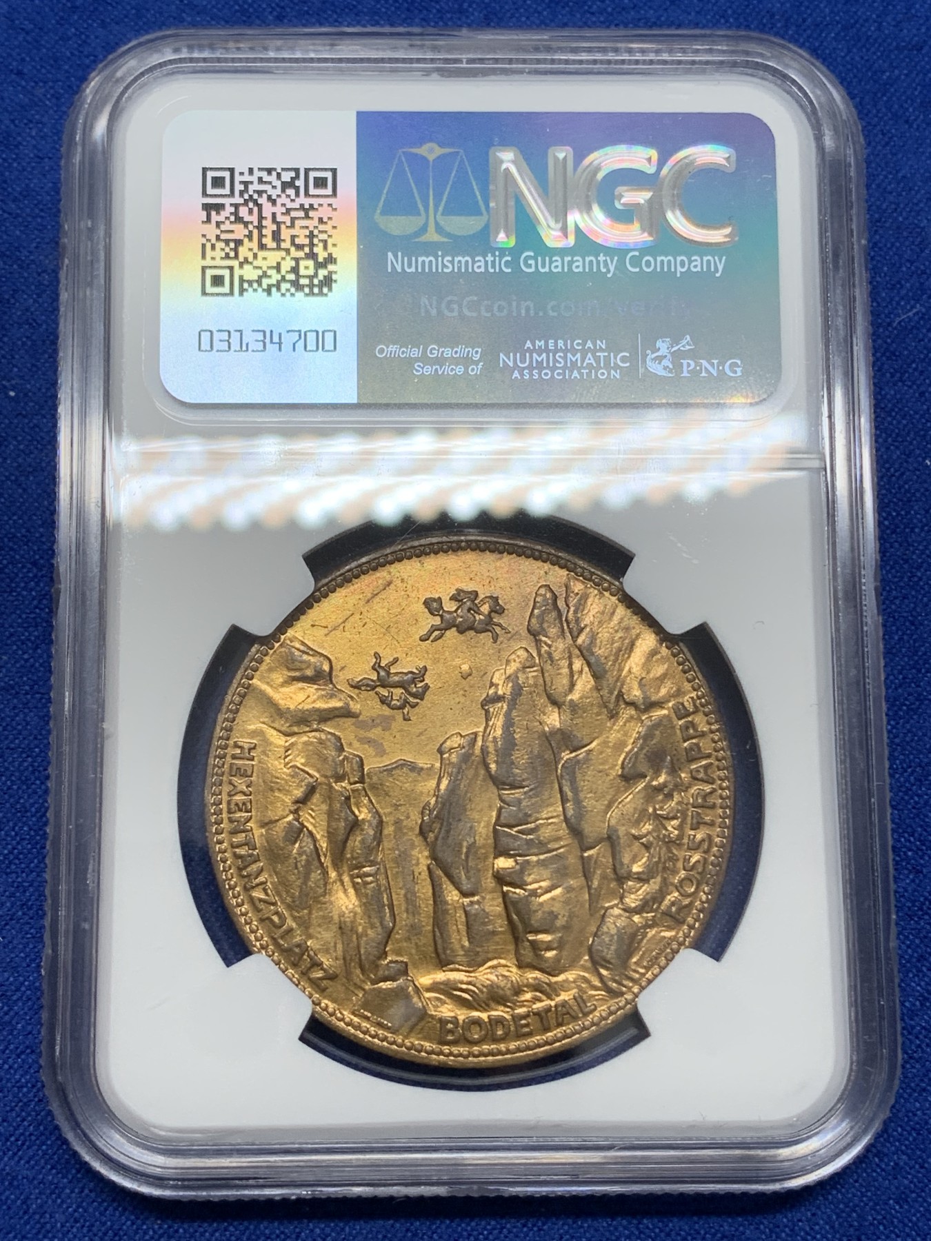 《竞宝斋》第219场-周日，周一 2场 (全场包邮) NGC-AUD 1923年德国紧急状态时期，塔勒哈茨地区2泰勒也被称作6马克，背面题材为哈茨山山涧以及布伦希尔德的德国神话故事，设计的非常精美