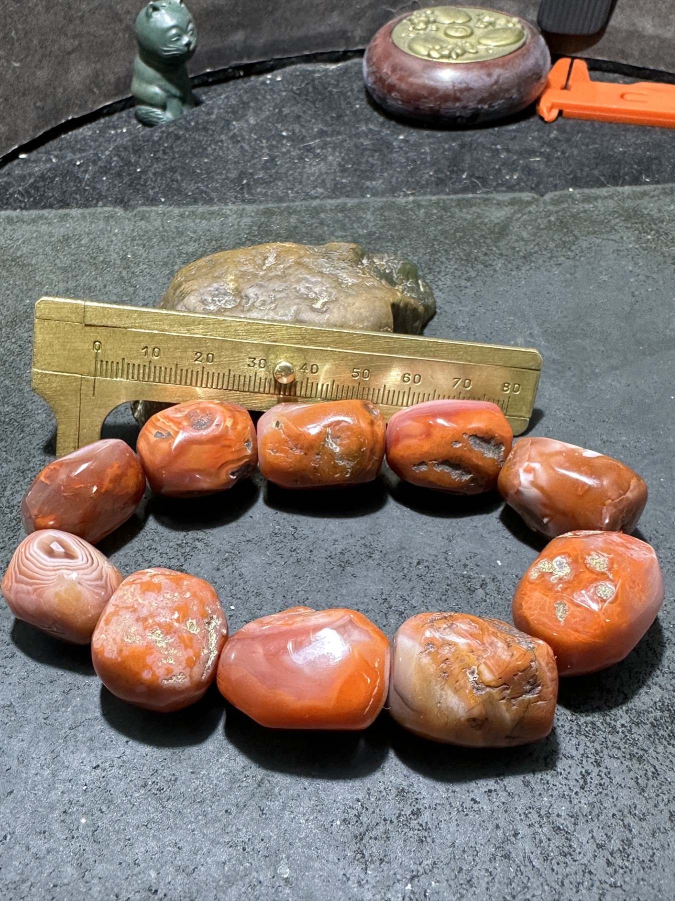 川料南红玛瑙原皮随形大手串一条，