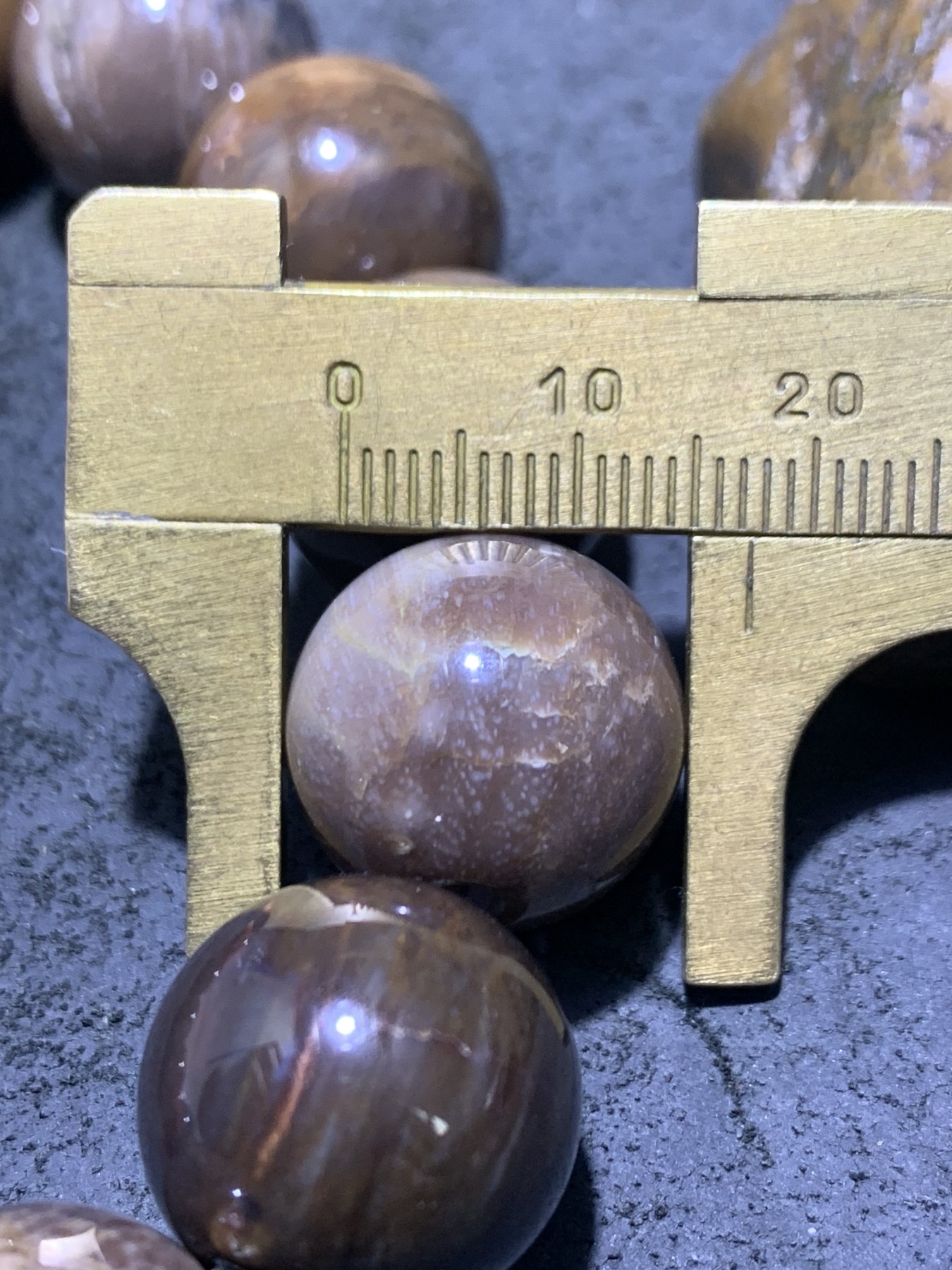 放福利，天然缅甸树化玉（木化玉）手串一条！
