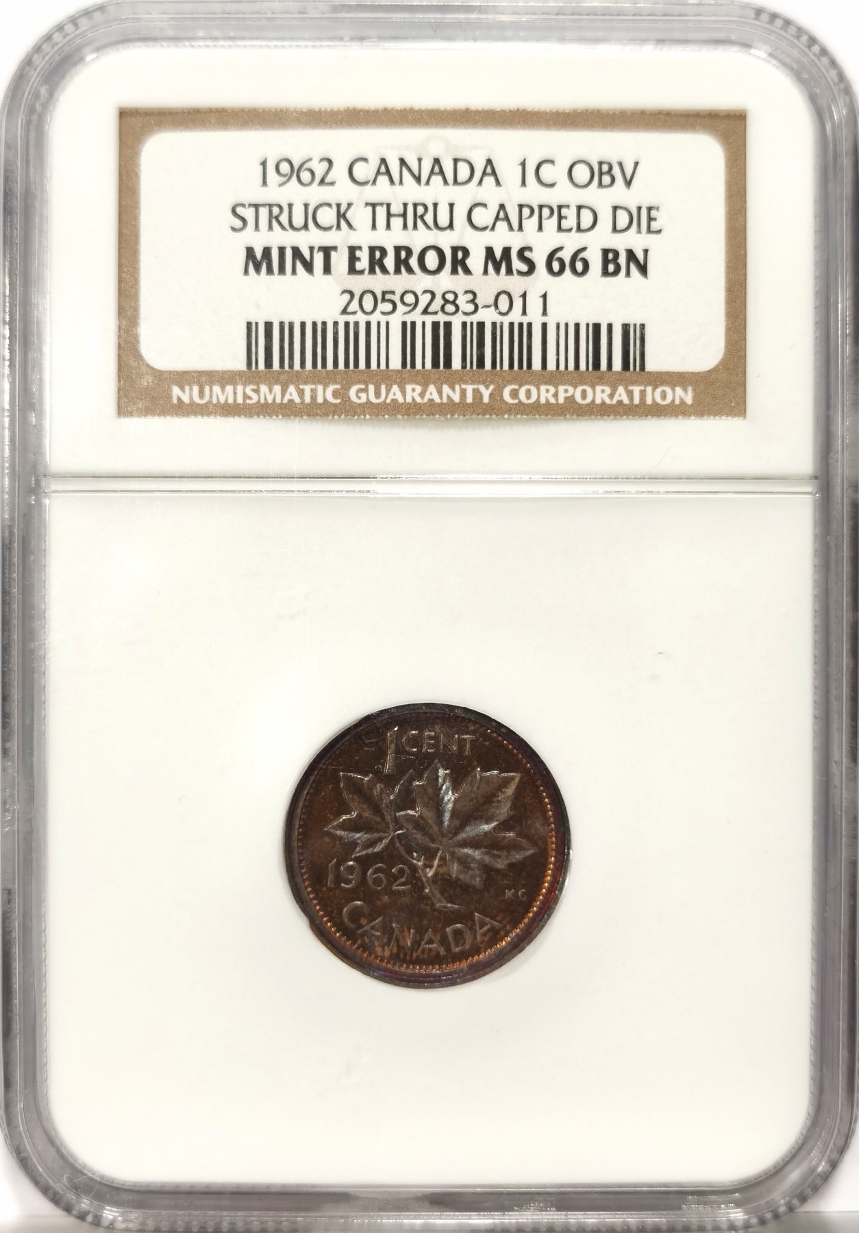 博洋堂【北京钱博会拍卖周】精品专场暨第54期（全场包邮） NGC MS66BN 1962年加拿大1分枫叶铜币错打一枚。NGC早期老盒。女皇像那一面单面错打加反打。非常清晰的氧化五彩包浆。在美国非常受追捧的品种。2021年10月一枚类似的1979年单面错打1分PCGS64分成交价900美元！此枚66BN值得藏家重点关注