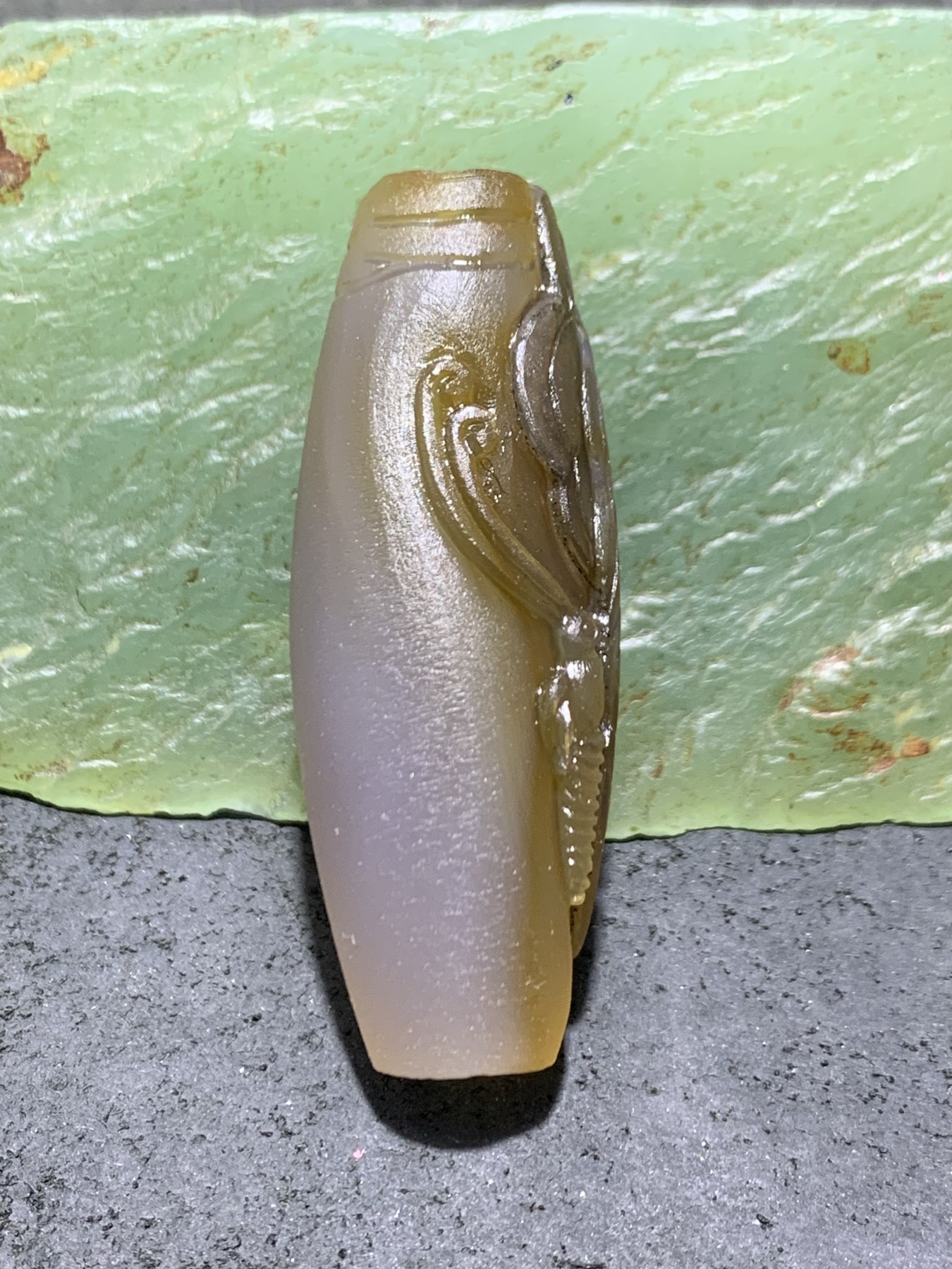 精美亚光巴西玛瑙手工俏色巧雕蝴蝶吊坠（把件）一个！