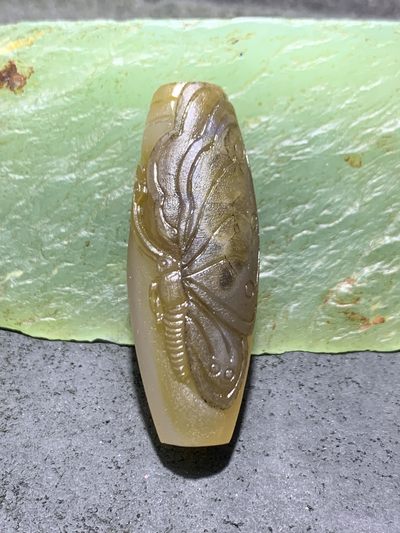 精美亚光巴西玛瑙手工俏色巧雕蝴蝶吊坠（把件）一个！ - 精美亚光巴西玛瑙手工俏色巧雕蝴蝶吊坠（把件）一个！