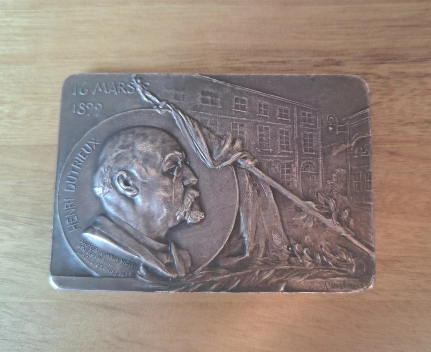 比利时银章，Hainaut 商业学院赞助人，65x45mm，94g，无边铭已实测密度