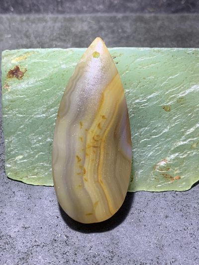 精美亚光蒙料战国红玛瑙高润度金沙鸡油黄料雕刻一心向佛吊坠一个 精美亚光蒙料战国红玛瑙高润度金沙鸡油黄料雕刻一心向佛吊坠一个