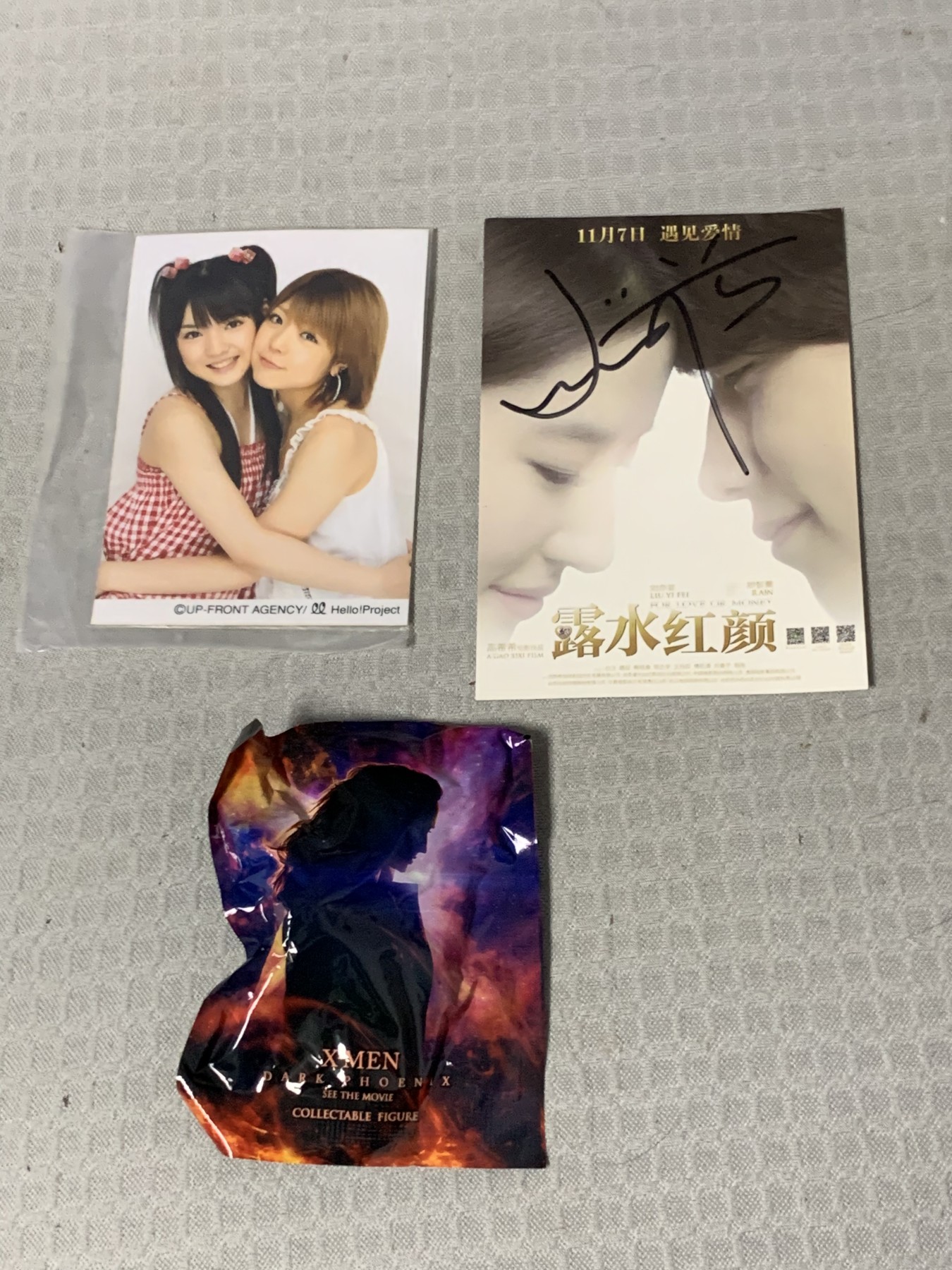 零元拍：刘亦菲 亲笔签名《露水红颜》宣传卡。拍中就送日本原版女星照片，漫威X战警黑凤凰盲袋