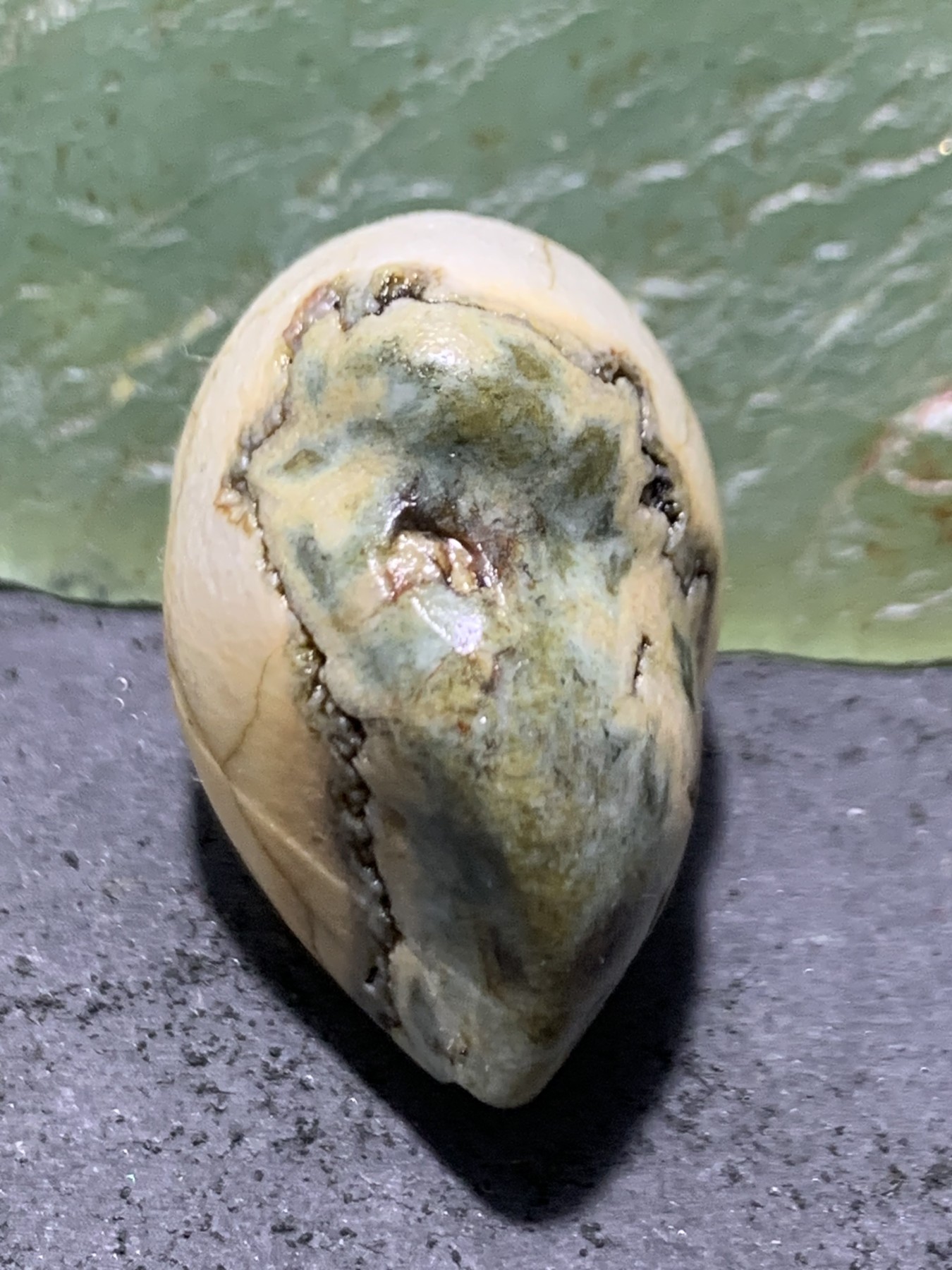 精美罕见冰透冰裂纹高玉化绿眼石原石一颗，