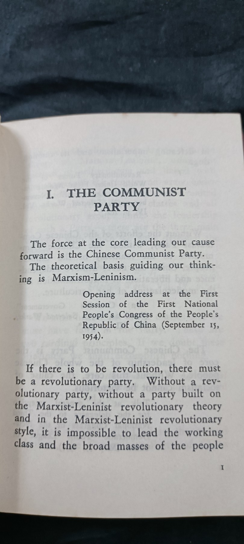 徽章文献拍卖，满百包邮，可以寄存！ 毛主席语录红宝书，外国友人版