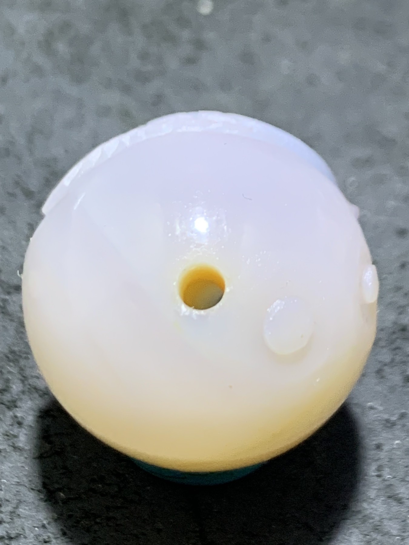 精美亚光高玉化海洋玉髓手工俏色巧雕胖鲤鱼随形圆珠一个！