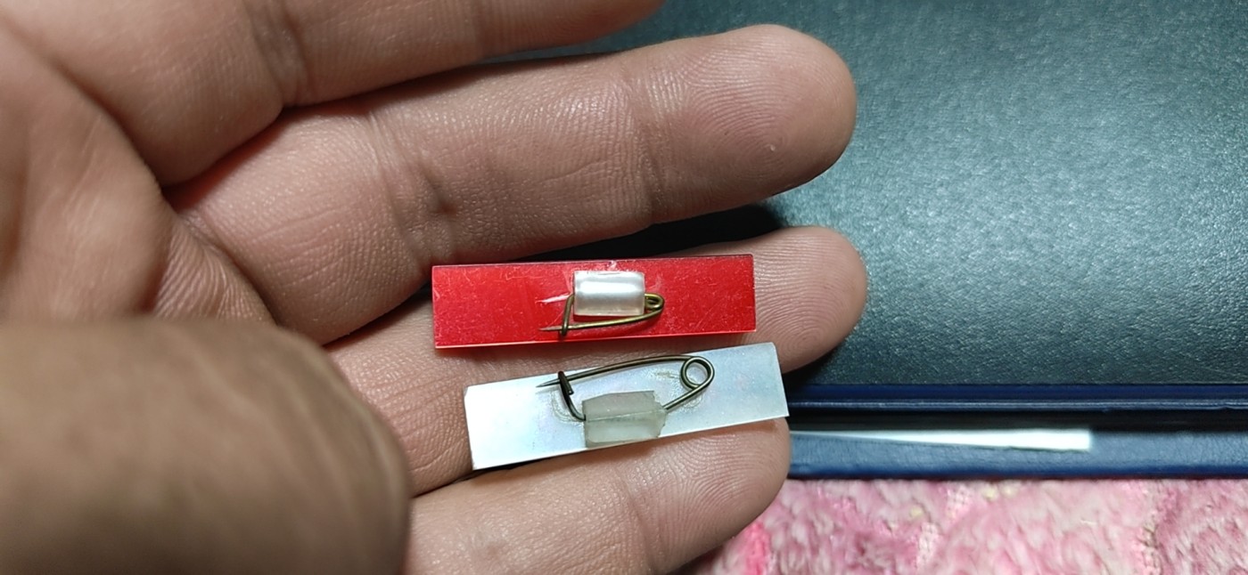 徽章 像章专场，包老保真   ，年后发货 🔥🔥🔥🔥毛主席万岁章一对二枚，品相如图