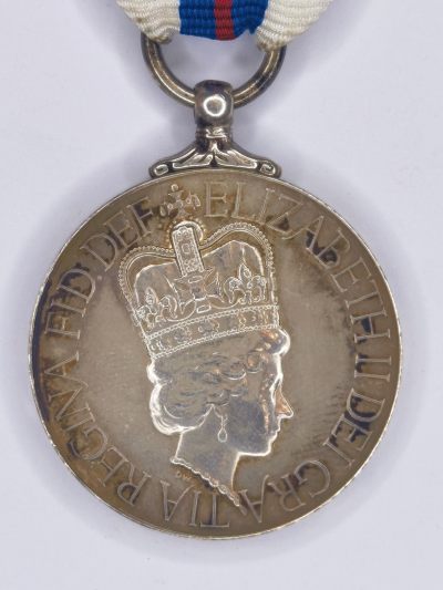 小驴勋章奖章收藏12月2号周六晚18点拍卖（请藏友们仔细阅读拍卖介绍和物品描述，谢谢） - 加拿大伊丽莎白二世女王1952-1977加冕银禧奖章，纯银，很漂亮