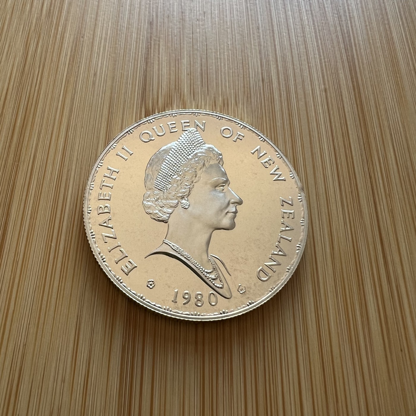 全场顺丰包邮 外国银币 纪念币 套币等  新西兰1980年 扇尾鸟精制克朗大银币