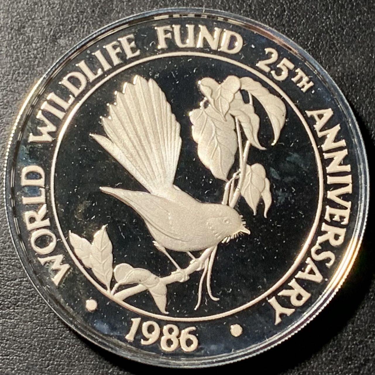 紫瑗钱币——第326期拍卖 萨摩亚 1986年 WWF基金会25周年 长尾鸟 10元 28.28克 0.925银 精制