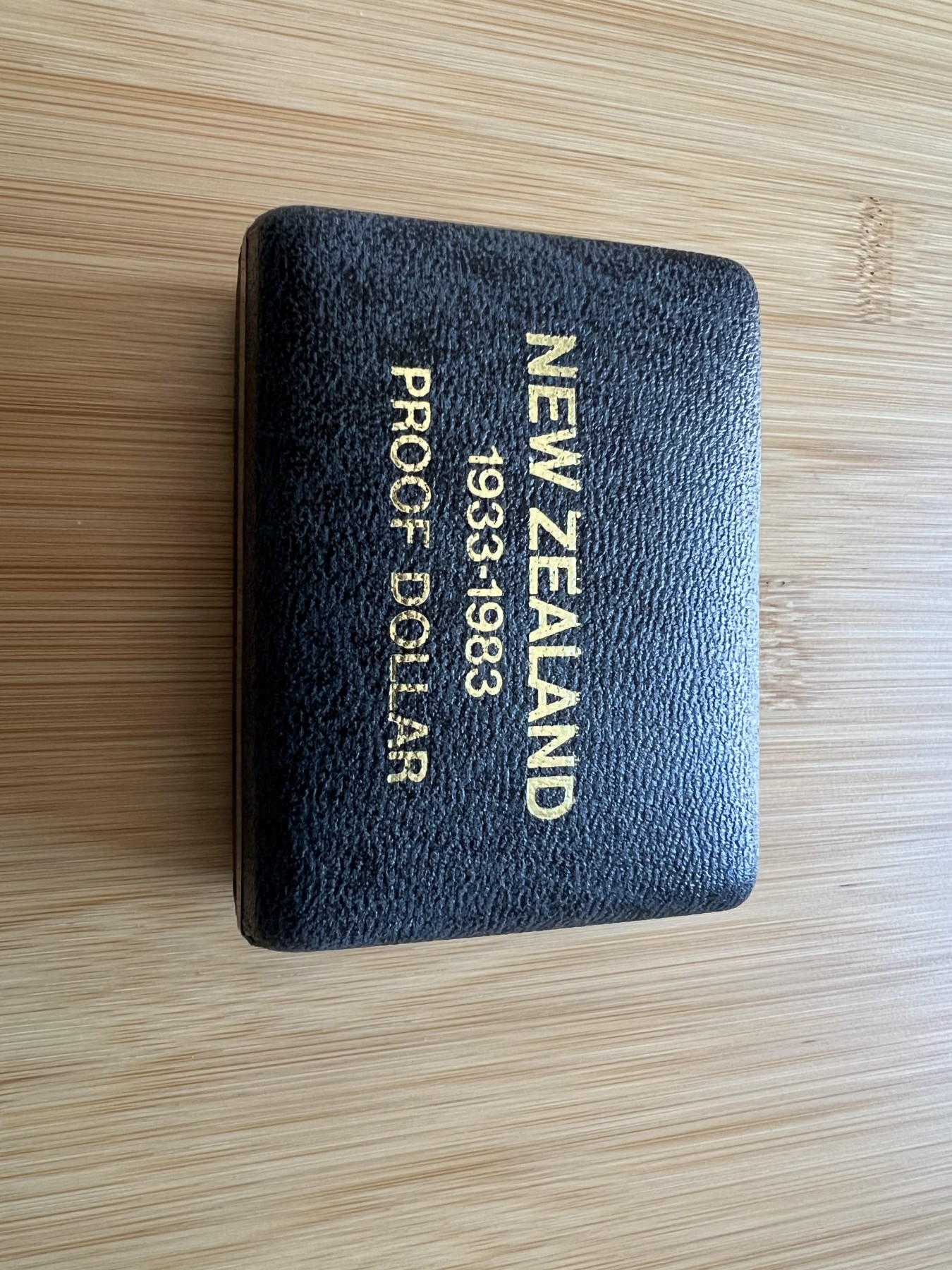 全场顺丰包邮 外国银币 纪念币 套币等  新西兰1983年铸币纪念 币中币克朗大银币带原盒证书