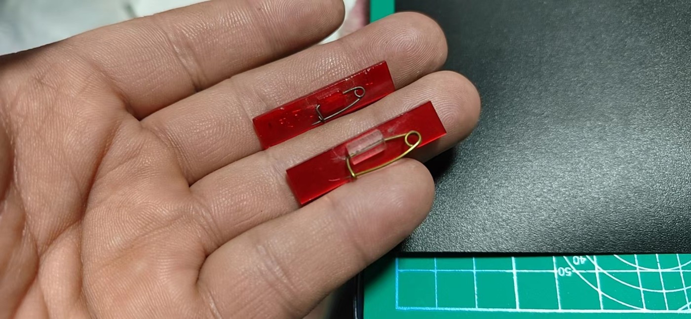 徽章 像章专场，包老保真   ，年后发货 🔥🔥🔥🔥中国共产党万岁章一对二枚，品相如图