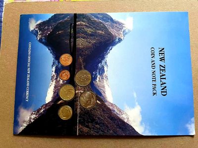 【Blue Auction】✨世界纸币精拍第399期【精】 【原装带册】新西兰 1-2元 花冠女王 全新UNC&硬币套装