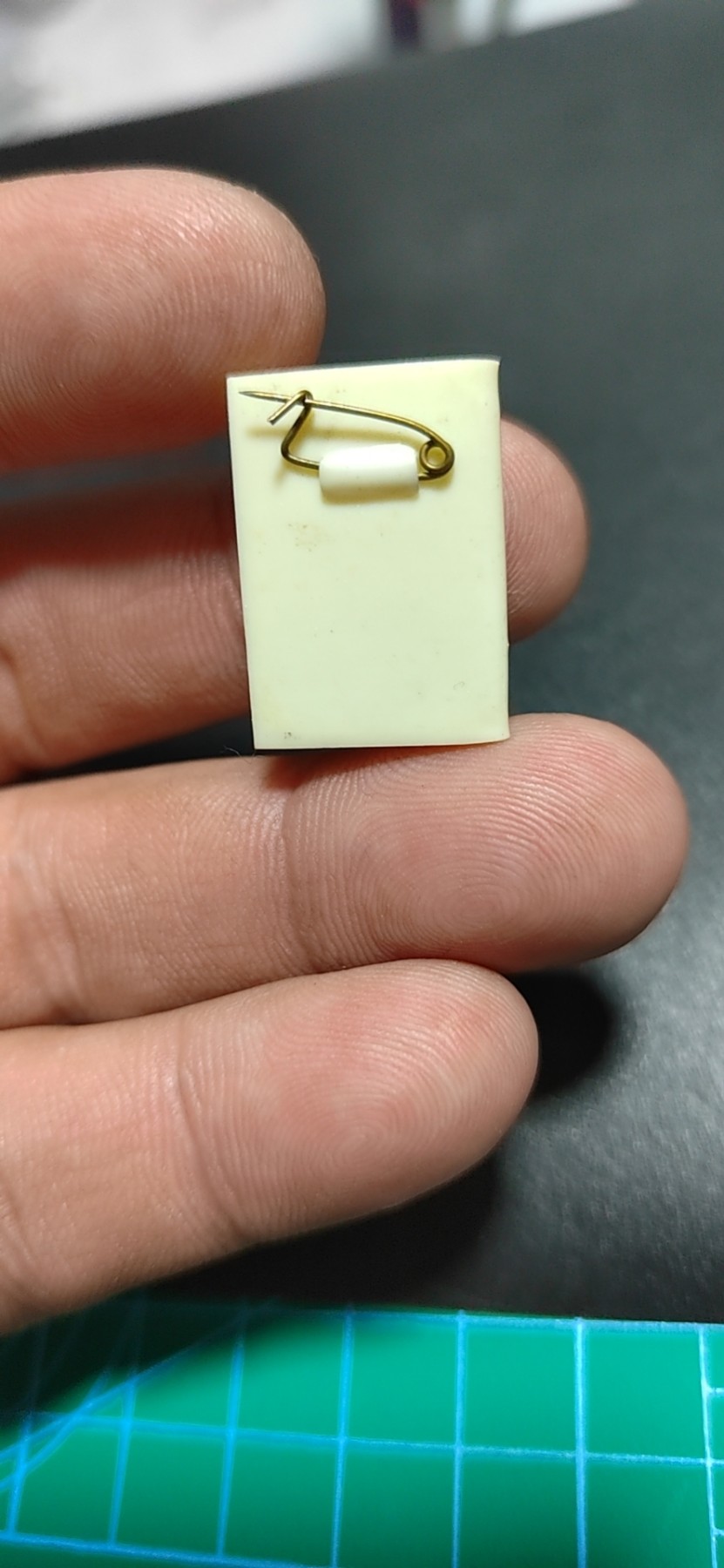 徽章 像章专场，包老保真   ，年后发货 🔥🔥🔥🔥毛泽东选集章一枚，书型章品相如图