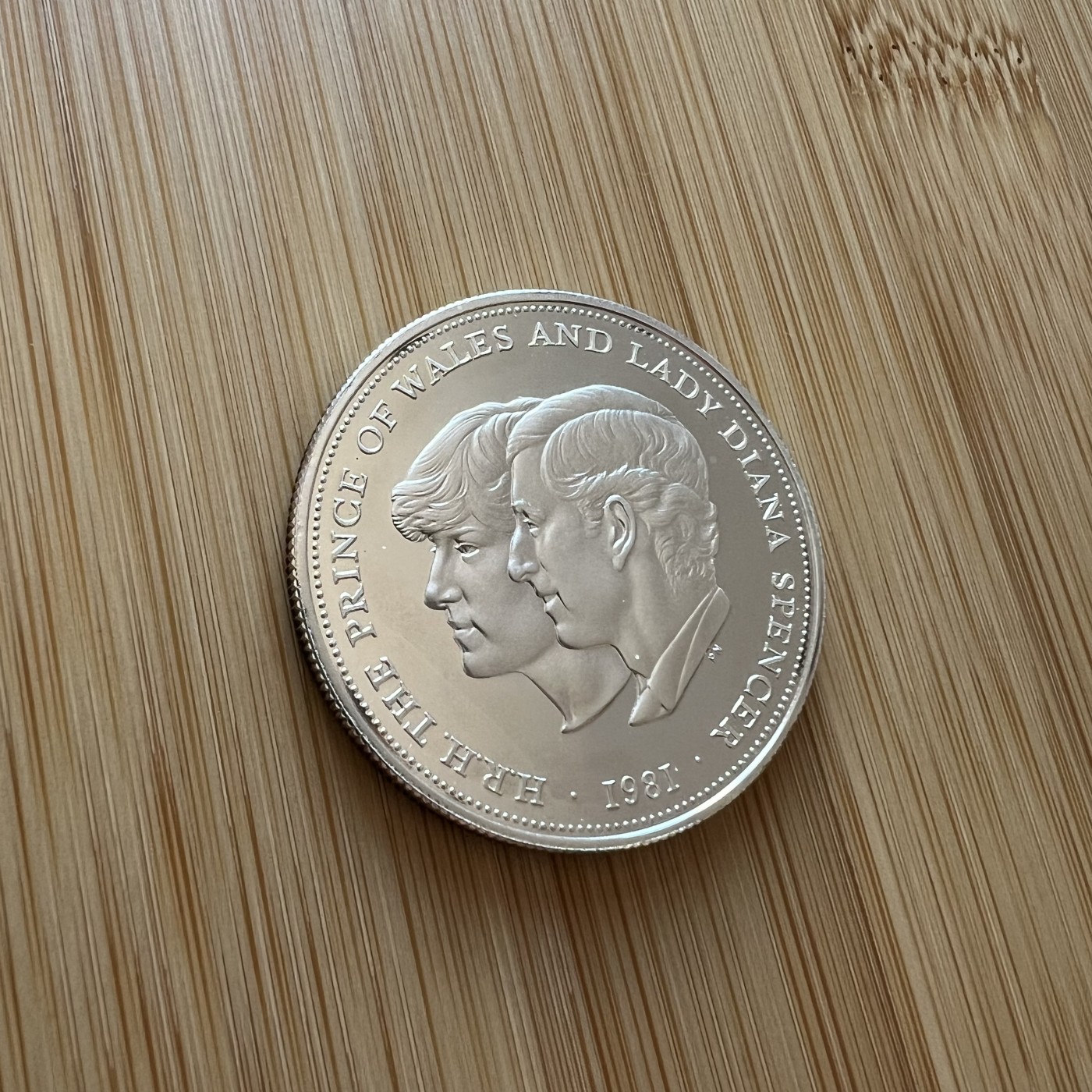 全场顺丰包邮 外国银币 纪念币 套币等  英国1981年 查尔斯王子和戴安娜公主结婚纪念克朗大银币