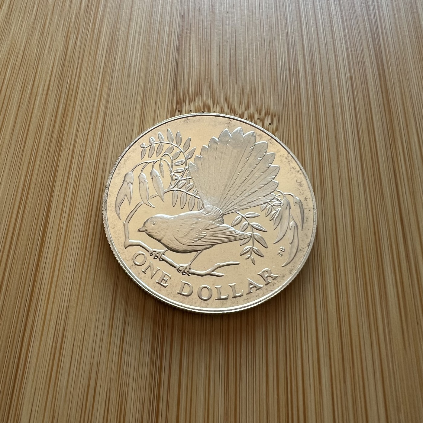 全场顺丰包邮 外国银币 纪念币 套币等  新西兰1980年 扇尾鸟精制克朗大银币