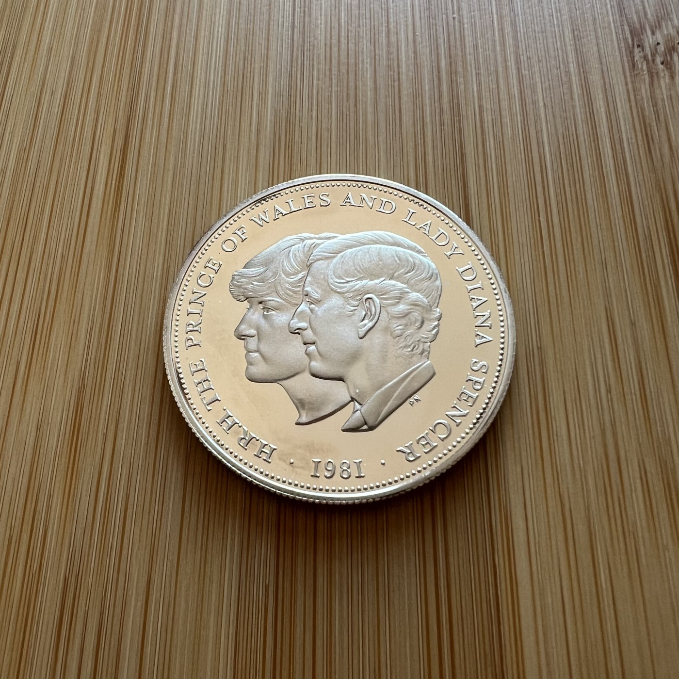 全场顺丰包邮 外国银币 纪念币 套币等  英国1981年 查尔斯王子和戴安娜公主结婚纪念克朗大银币