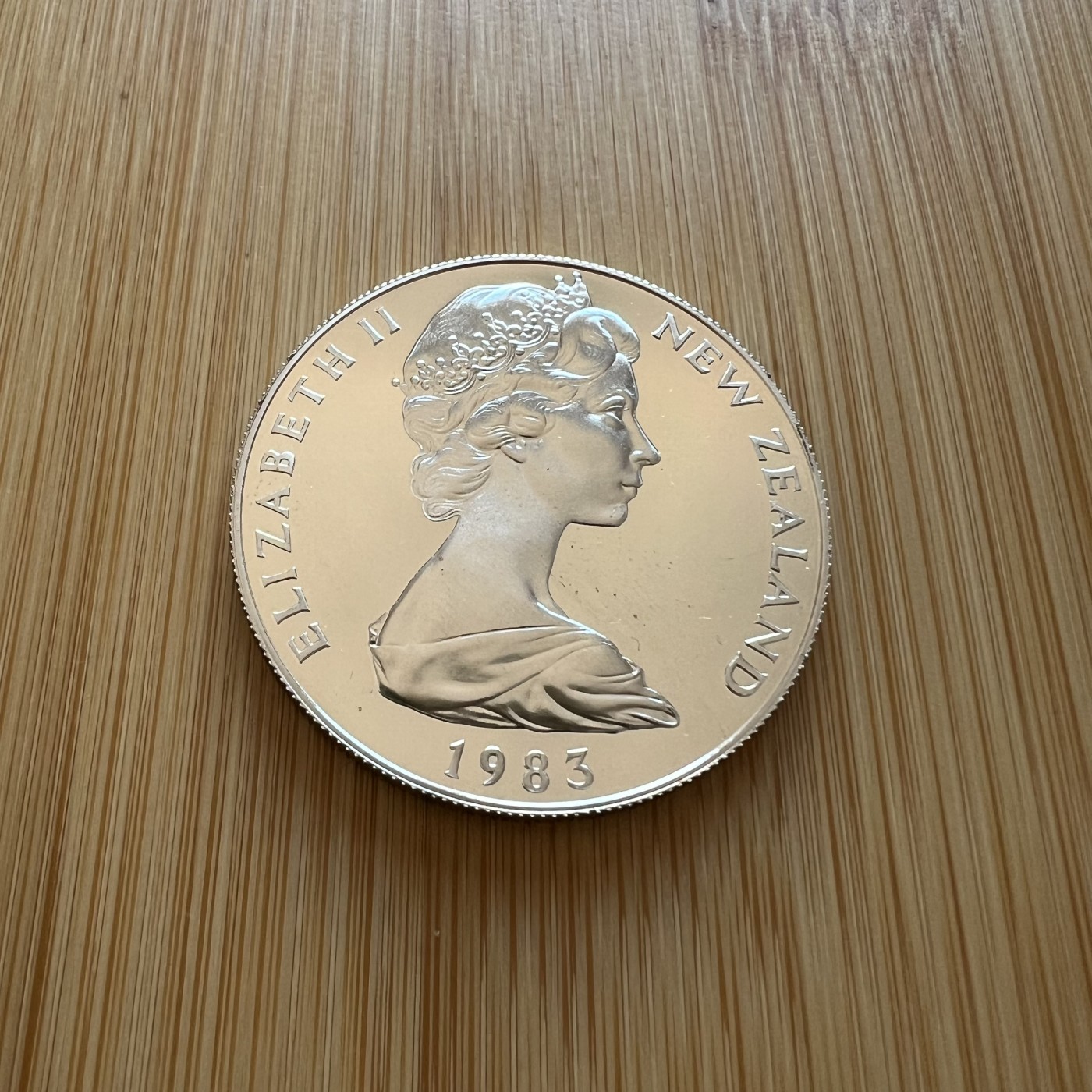 全场顺丰包邮 外国银币 纪念币 套币等  新西兰1983年铸币纪念 币中币克朗大银币带原盒证书