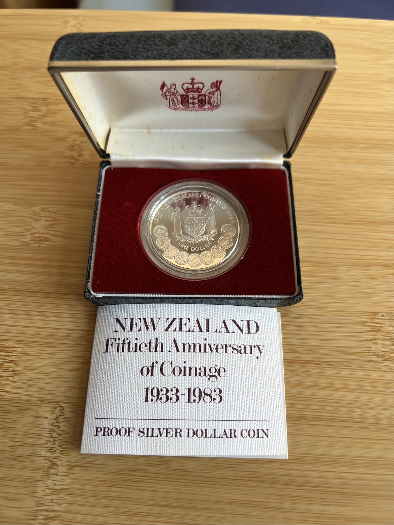 全场顺丰包邮 外国银币 纪念币 套币等  新西兰1983年铸币纪念 币中币克朗大银币带原盒证书