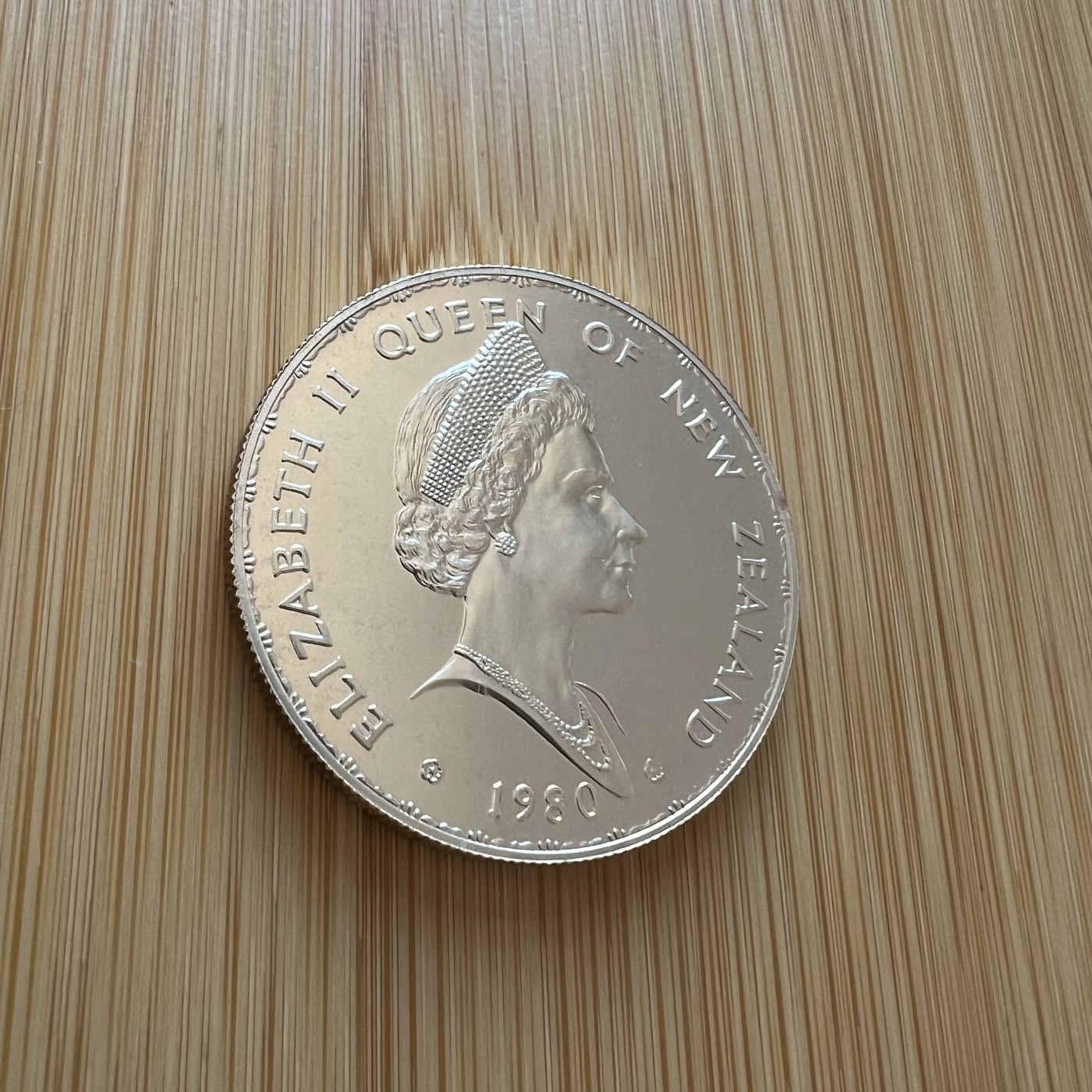 全场顺丰包邮 外国银币 纪念币 套币等  新西兰1980年 扇尾鸟精制克朗大银币