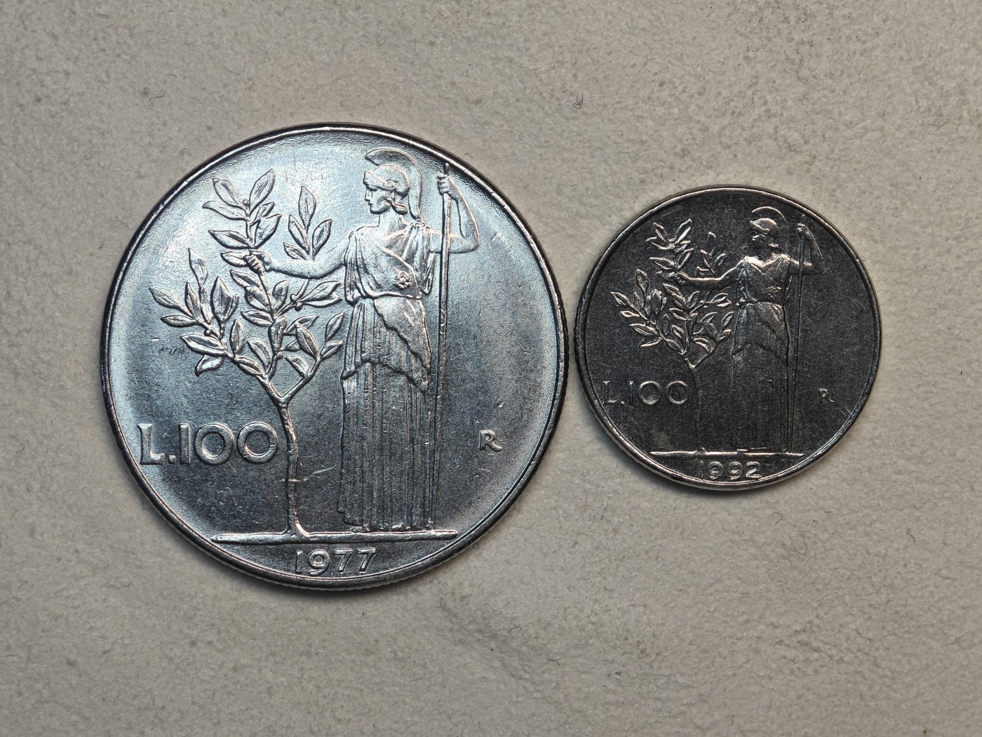 外国硬币收藏店第3期 意大利女神100里拉新旧2枚