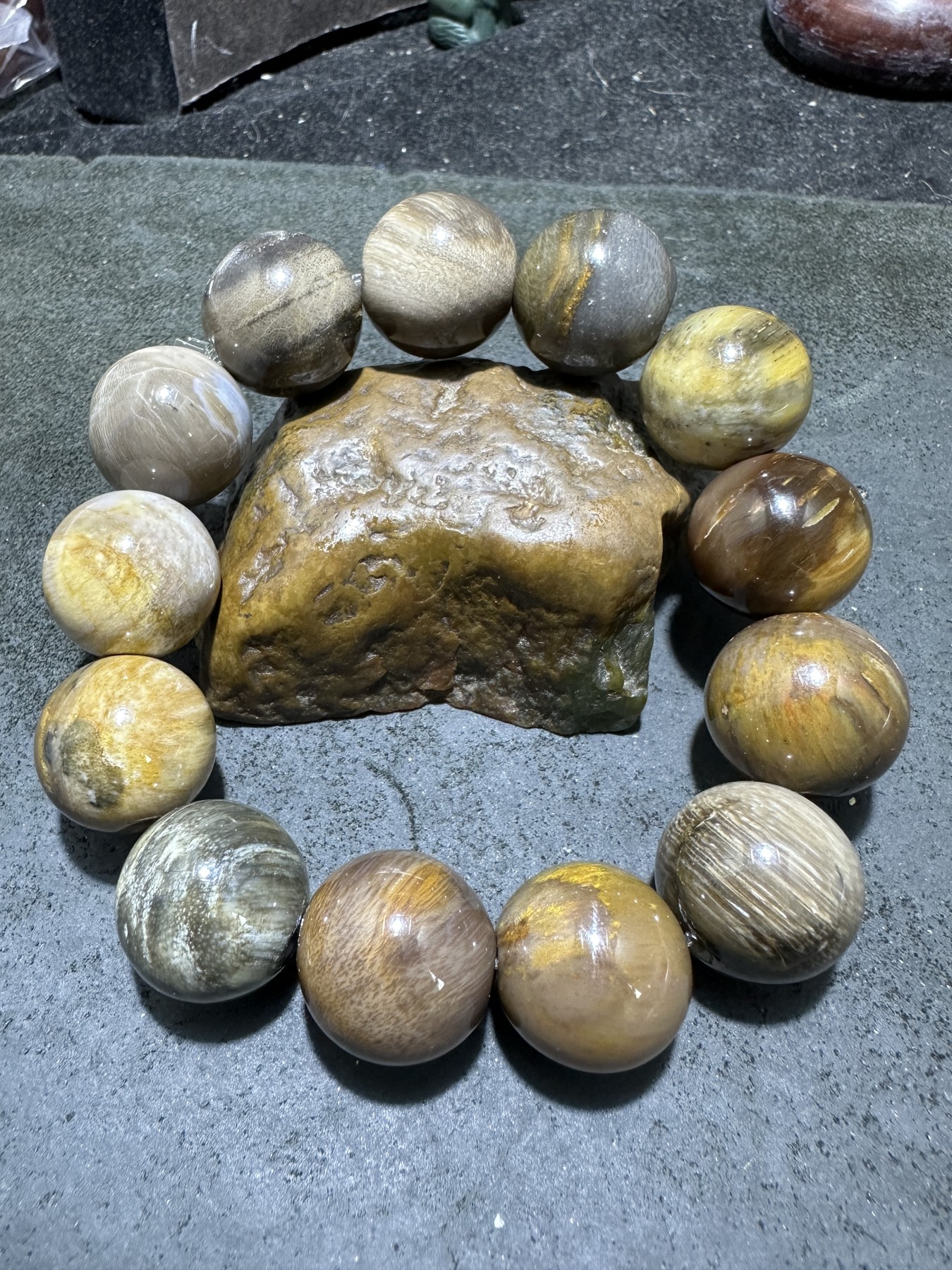 天然缅甸树化玉（木化玉）手串一条！