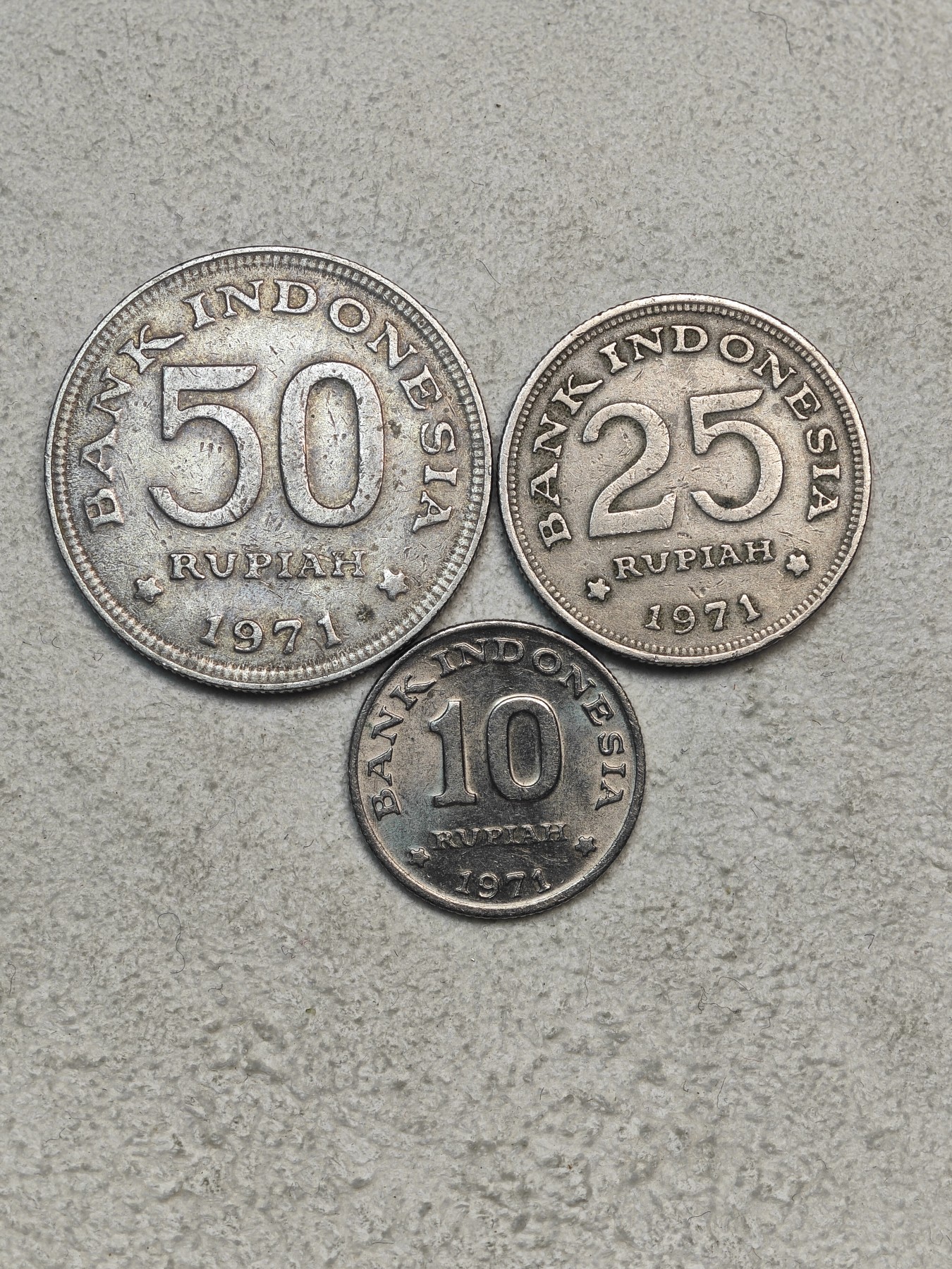 外国硬币收藏店第3期 印度尼西亚50、25、10卢比3枚