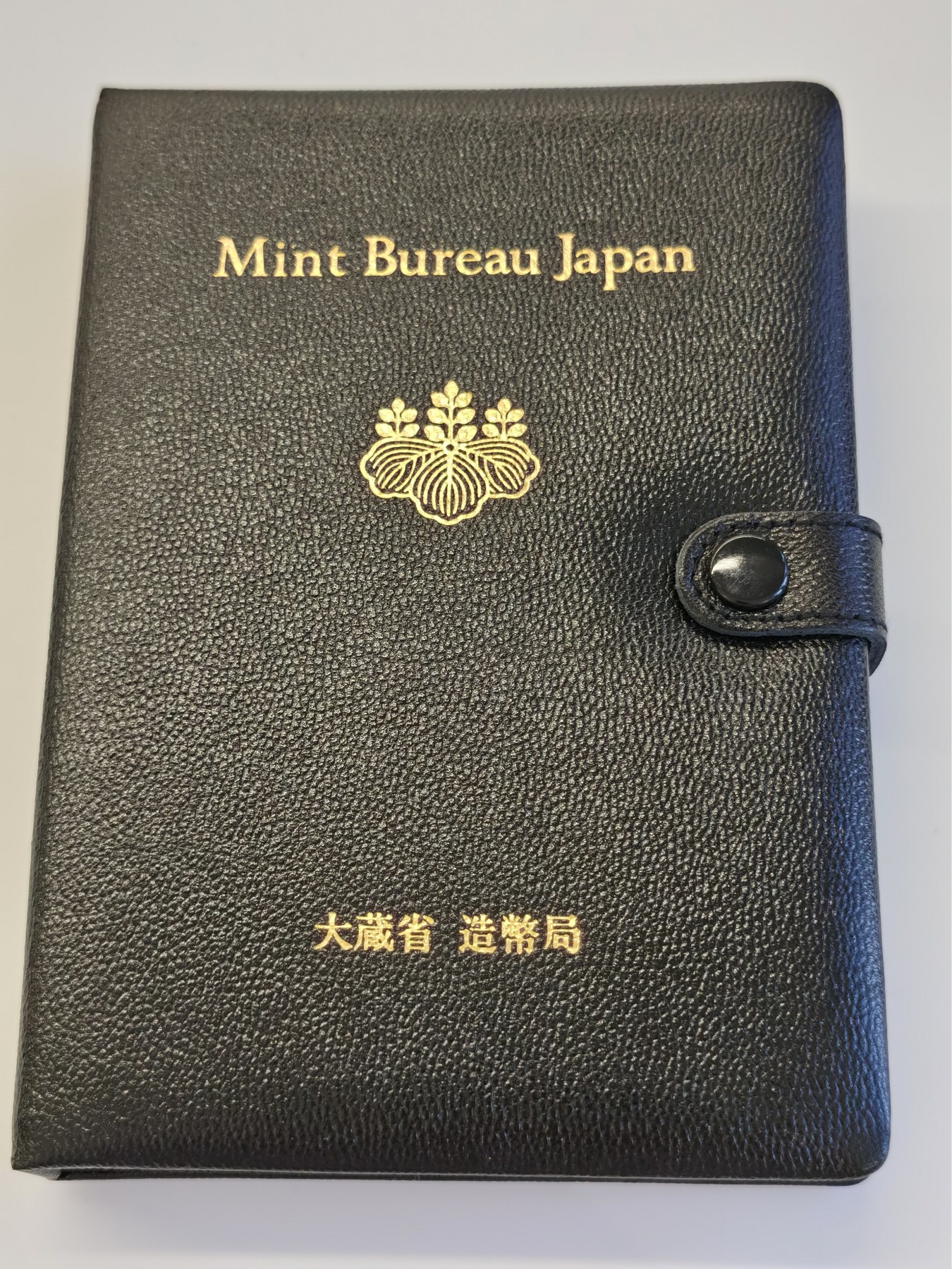 博洋堂【北京钱博会拍卖周】精品专场暨第54期（全场包邮） 1988、1992、1993、1994、1995、1998、2001年日本精制套币小黑皮本各一套。制作精良，盒证齐全，精制币经典之作。其中1988、2001两个年份为特年