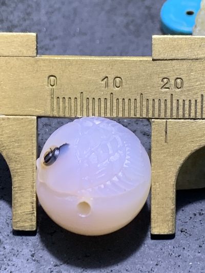 精美亚光高玉化海洋玉髓手工俏色巧雕胖鲤鱼随形圆珠一个！ 精美亚光高玉化海洋玉髓手工俏色巧雕胖鲤鱼随形圆珠一个！