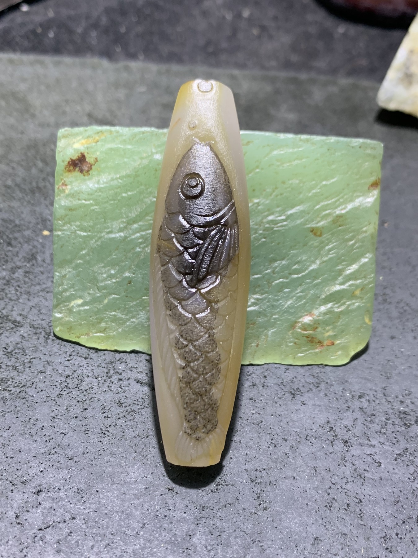 精美亚光巴西玛瑙手工俏色巧雕鲤鱼吊坠（把件）一个！