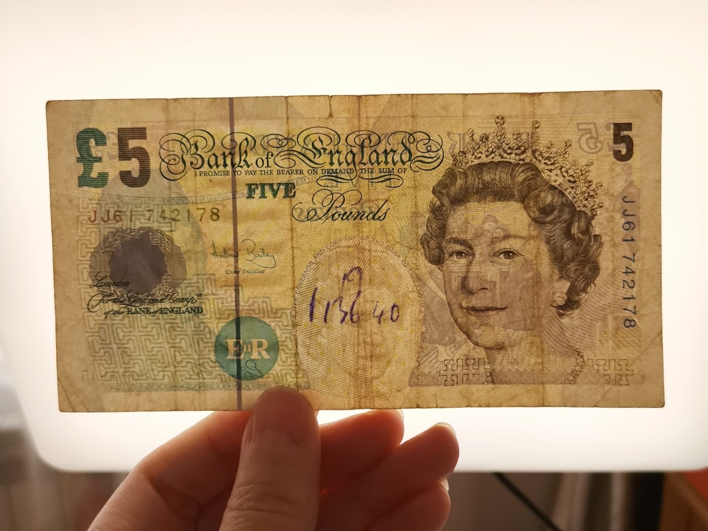 全场一元起拍 各国纸币专场 第43期 英国2002年5镑纸币 有字迹