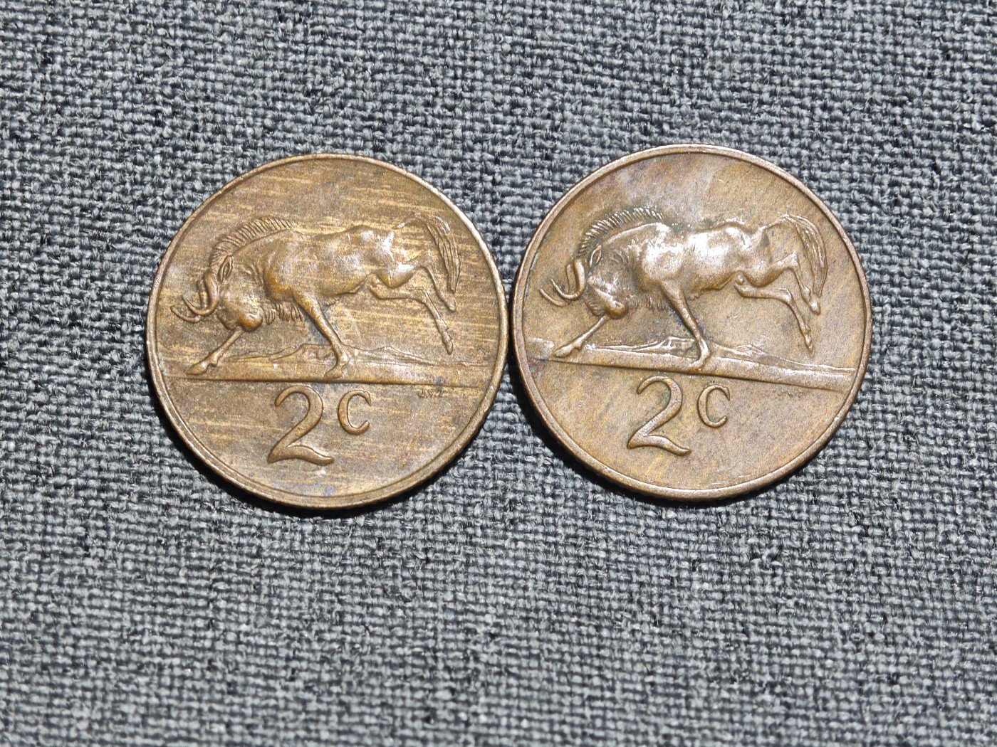外国硬币收藏店第3期 南非老版角马2分铜币2枚