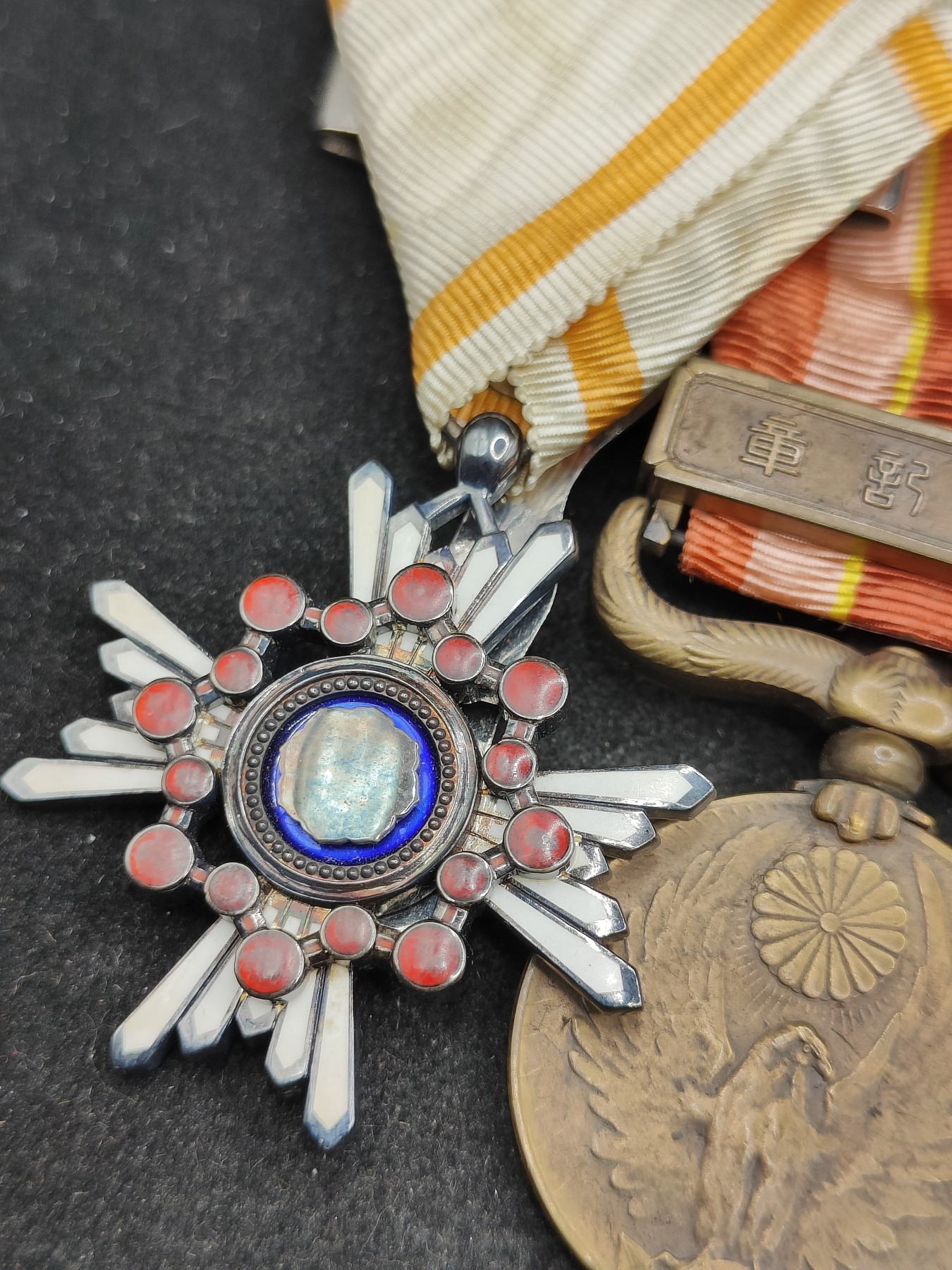 全场0元起拍 第113期 咸鱼国勋章拍卖专场 12月3日（周日）下午6：00开始 日本战时 伪满洲国赤十字 五连挂带章