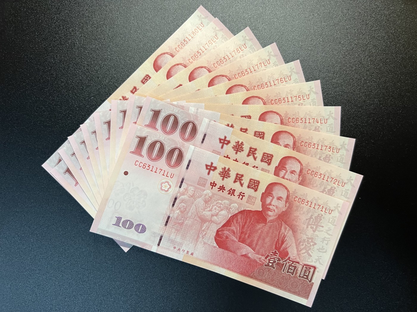 🌗乐淘淘纸币拍卖 第30期 裸钞场🌓  【补号冠十连号】中国台湾省辛亥革命一百周年纪念钞 100新台币 CC补号冠 十连号 全新UNC