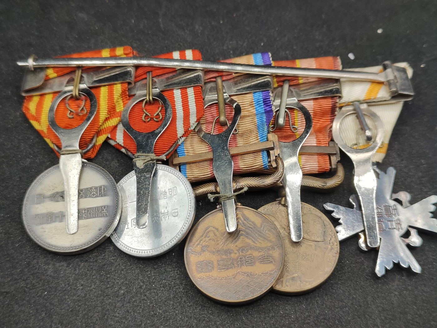 全场0元起拍 第113期 咸鱼国勋章拍卖专场 12月3日（周日）下午6：00开始 日本战时 伪满洲国赤十字 五连挂带章