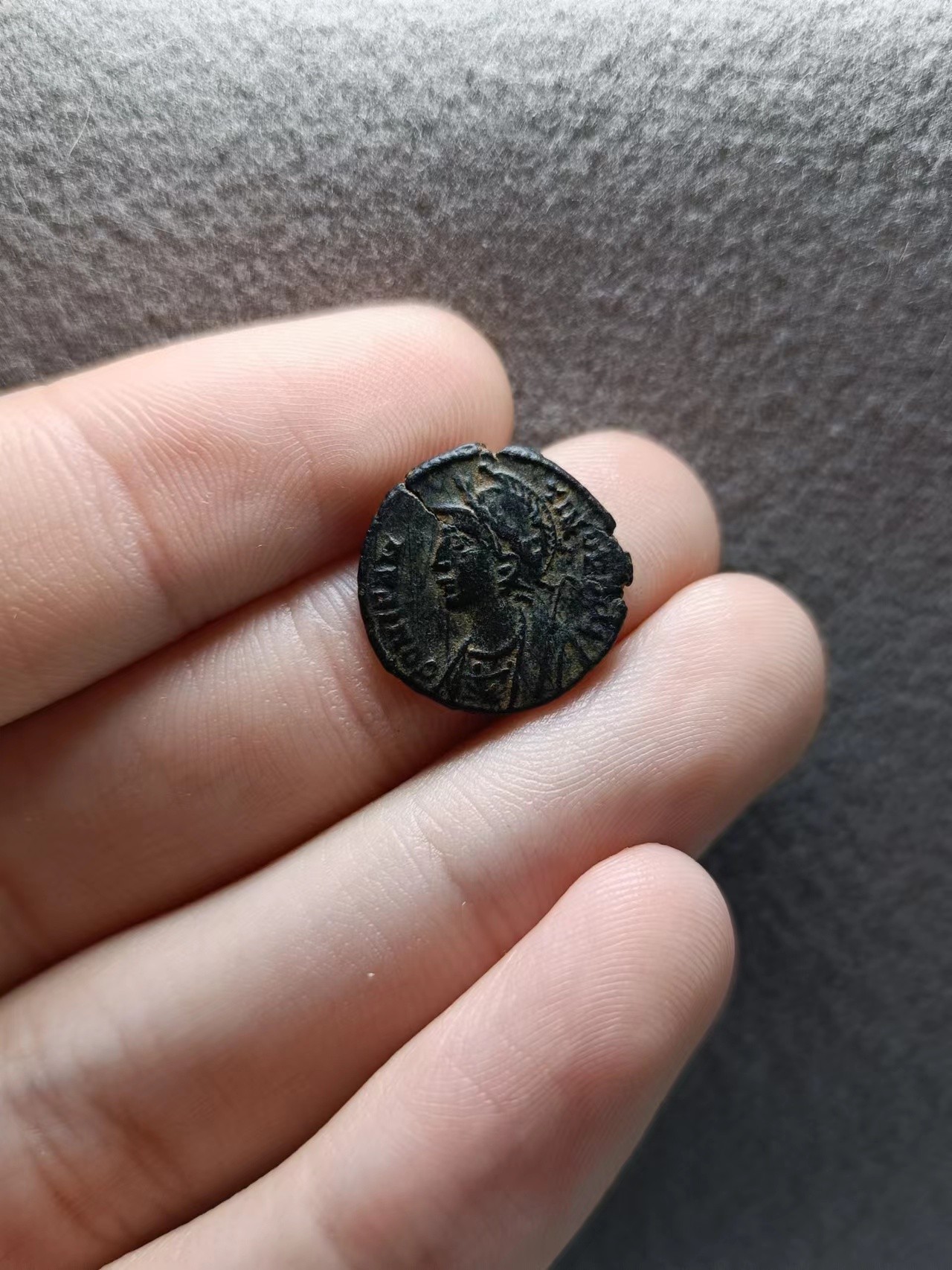 源泉斋12.3精品场（打制币，所有宝贝高曝拍摄，不隐藏缺陷，12.3日19：40截拍） 古罗马帝国，君士坦丁建城纪念币，蛮族仿制（上次拍卖被放鸽子）