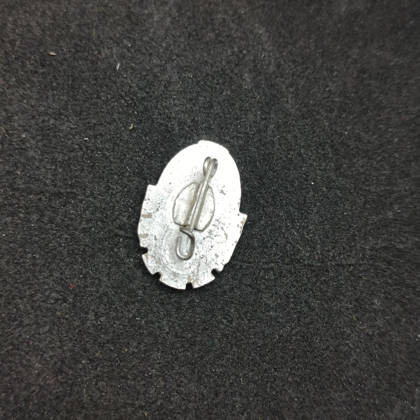 全场0元起拍 第113期 咸鱼国勋章拍卖专场 12月3日（周日）下午6：00开始 东德gst珐琅技能章